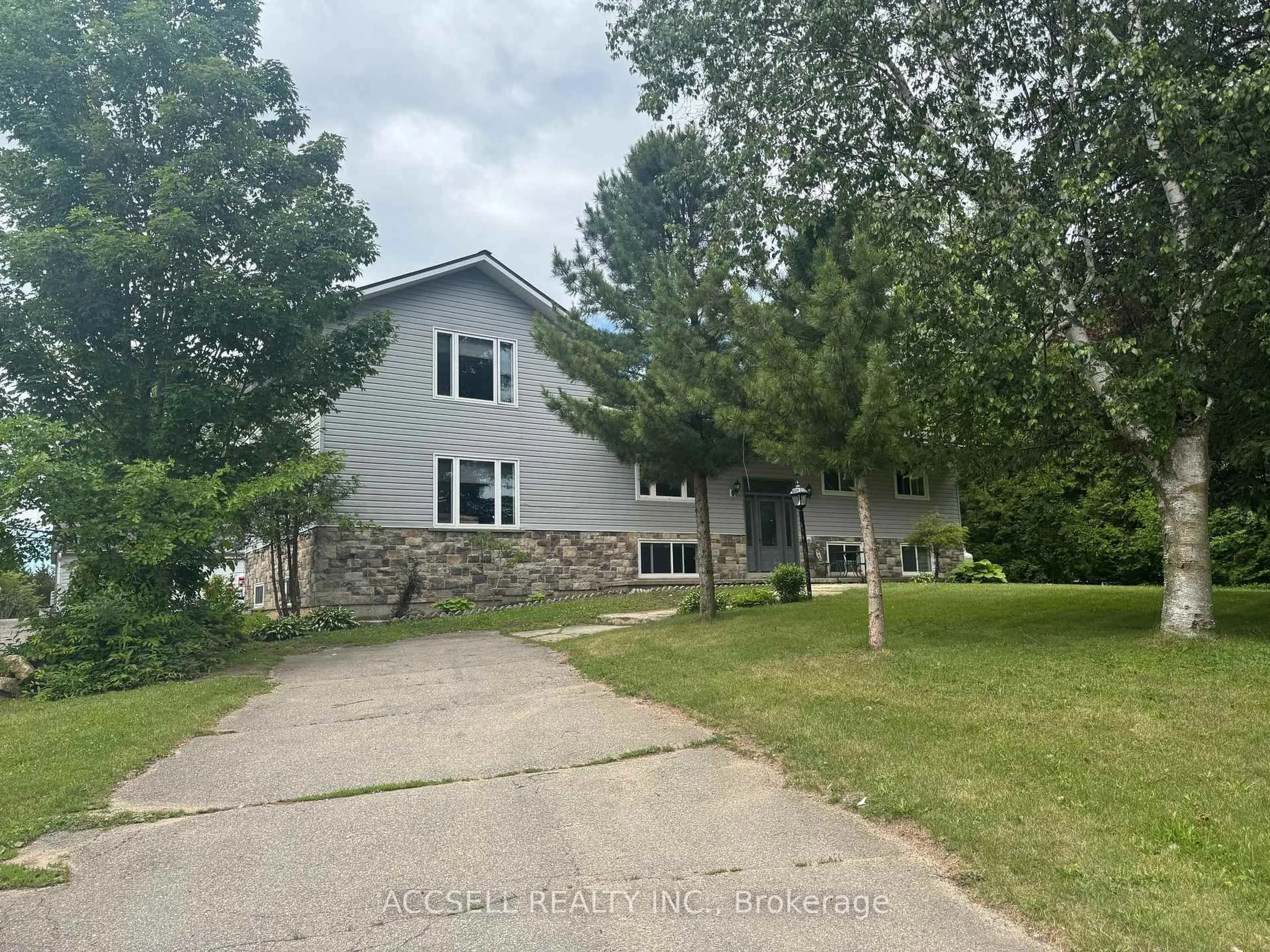 A pic from outside/outdoor area/front of a property/back of a property/a pic from drone, street for 14222 Dublin Line, Halton Hills Ontario L7J 2L9