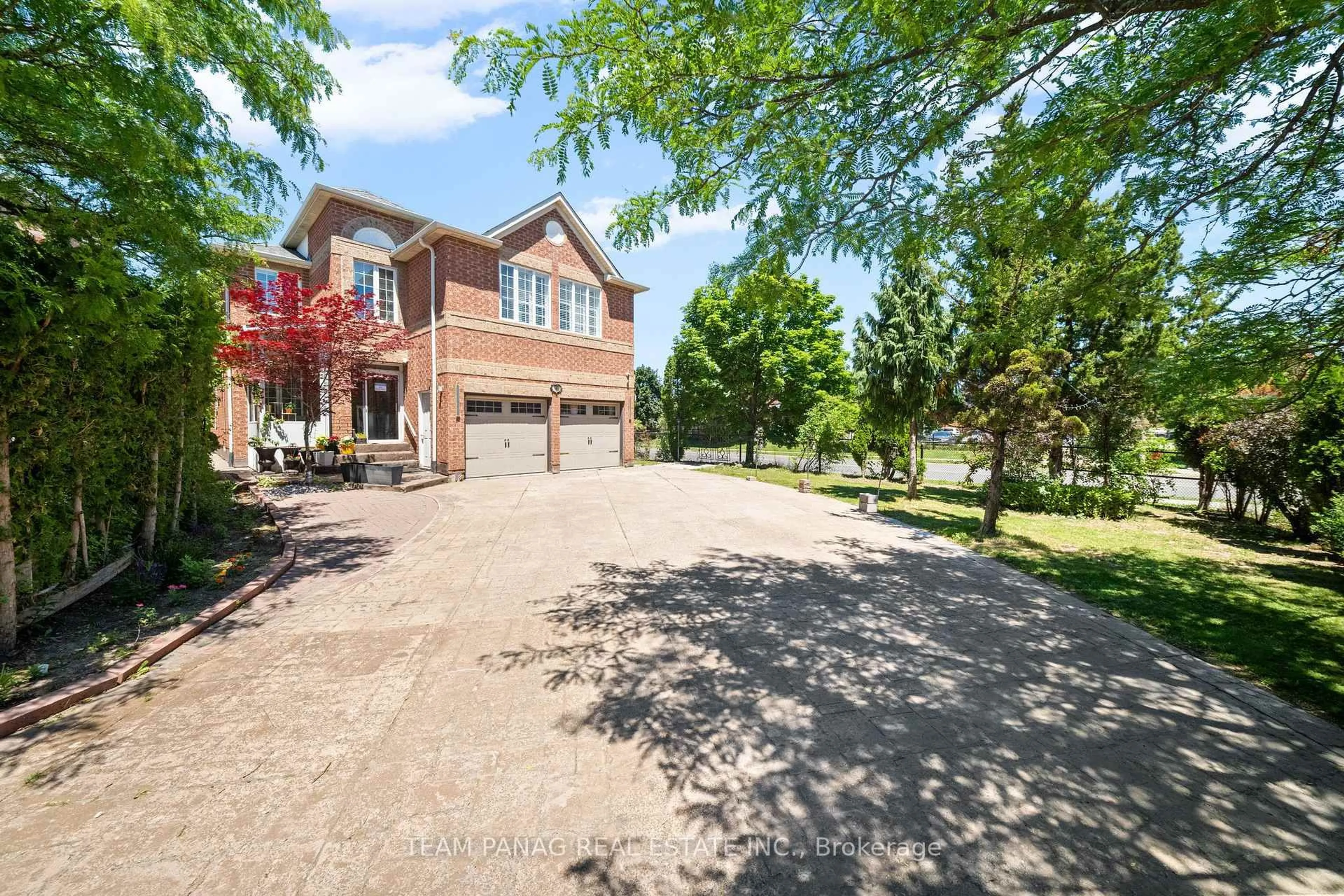 Home with brick exterior material, street for 8 Shallimar Crt, Brampton Ontario L6X 4N2