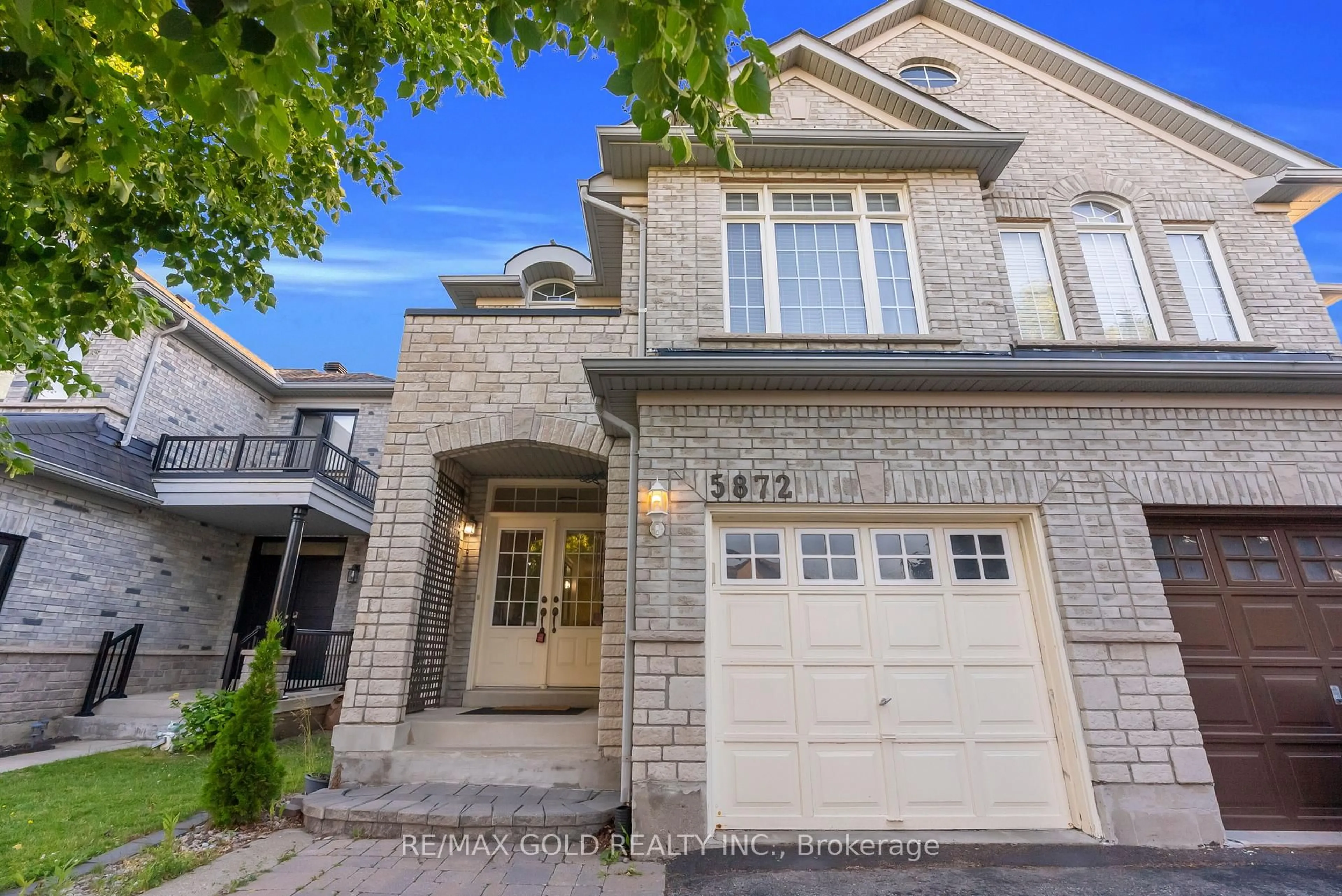 Home with brick exterior material, street for 5872 Yachtsman Crossing Blvd, Mississauga Ontario L5M 6P1