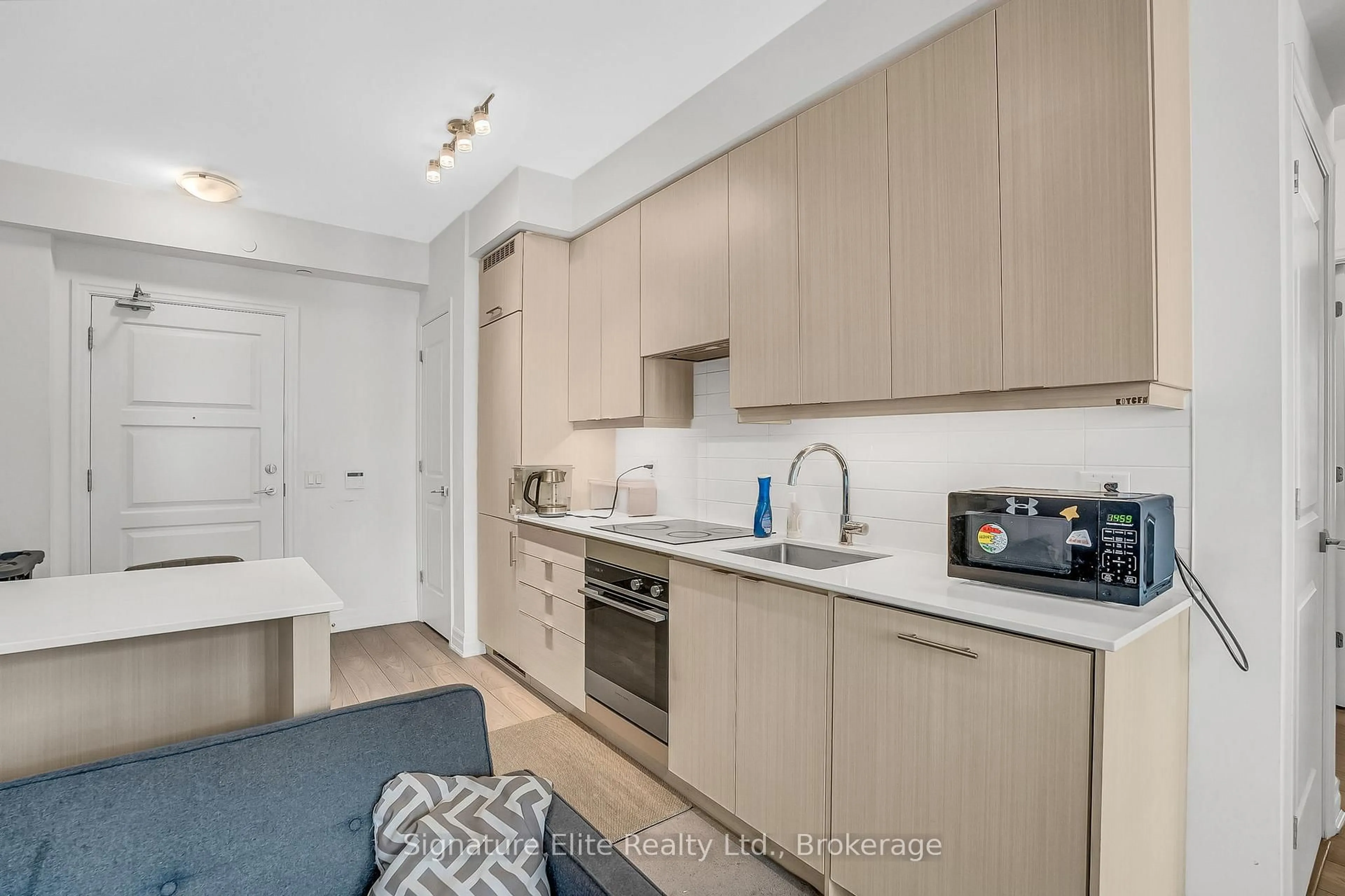 Standard kitchen, unknown for 36 Elm Dr #3402, Mississauga Ontario L5B 0N3