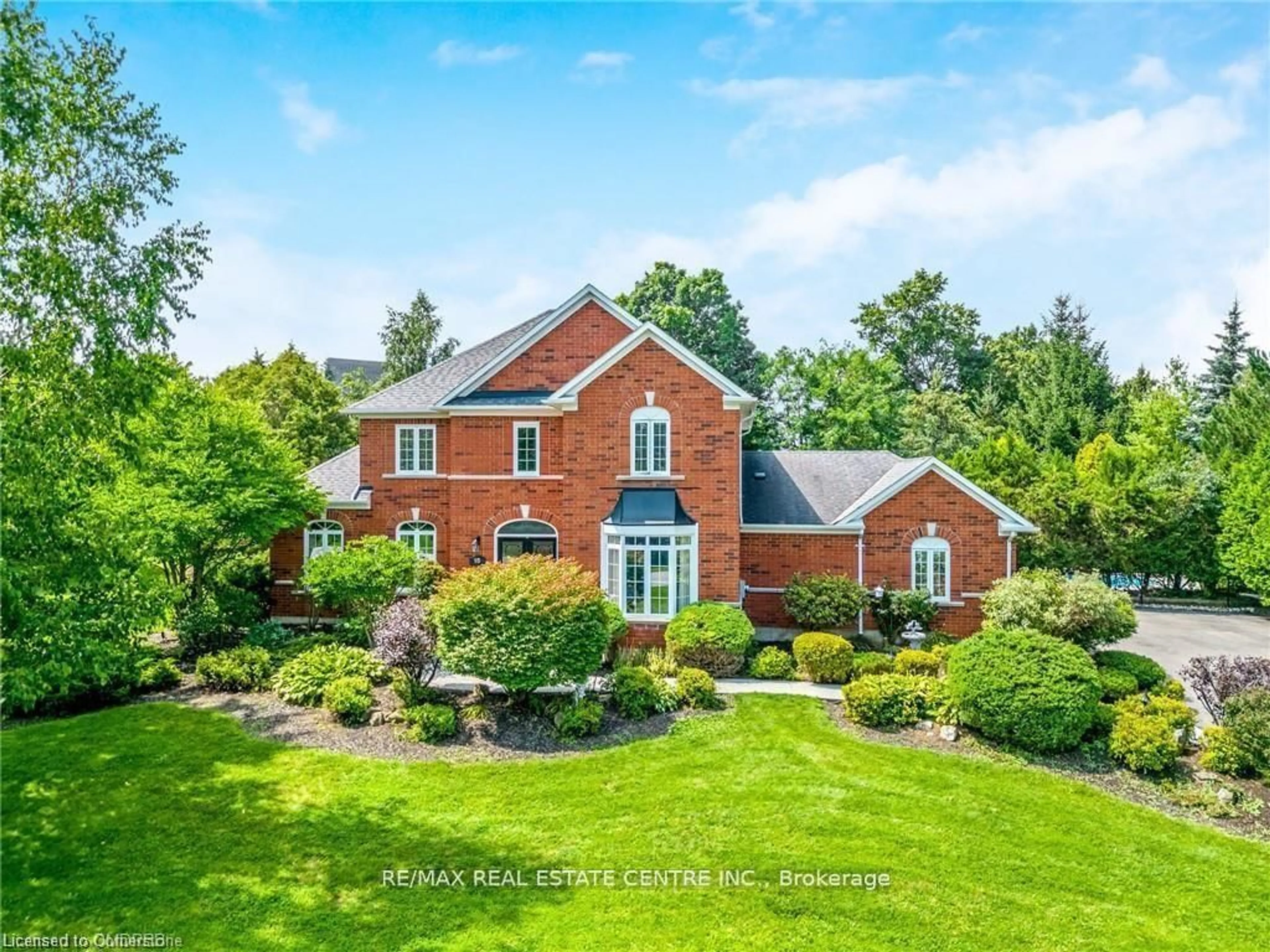 A pic from outside/outdoor area/front of a property/back of a property/a pic from drone, water/lake/river/ocean view for 15 Trillium Terr, Halton Hills Ontario L7J 2W8