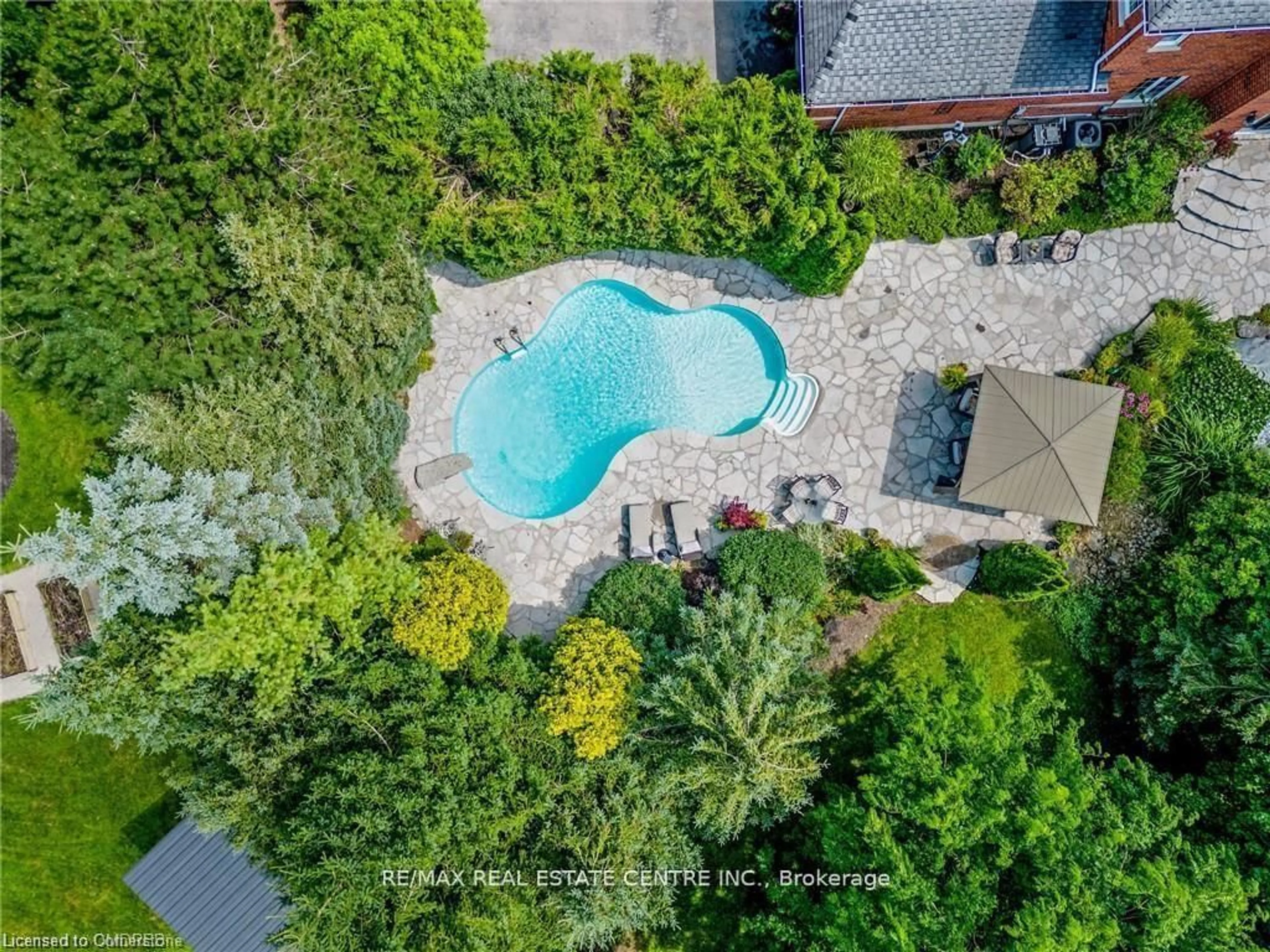 A pic from outside/outdoor area/front of a property/back of a property/a pic from drone, water/lake/river/ocean view for 15 Trillium Terr, Halton Hills Ontario L7J 2W8