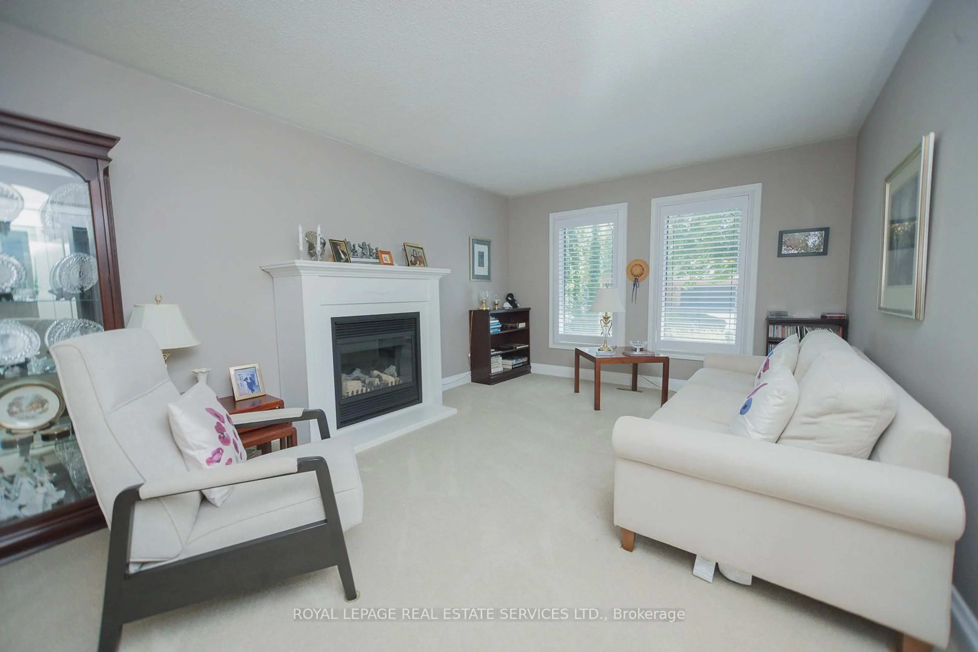 Living room with furniture, unknown for 1361 GREENDALE Terr, Oakville Ontario L6M 1W6