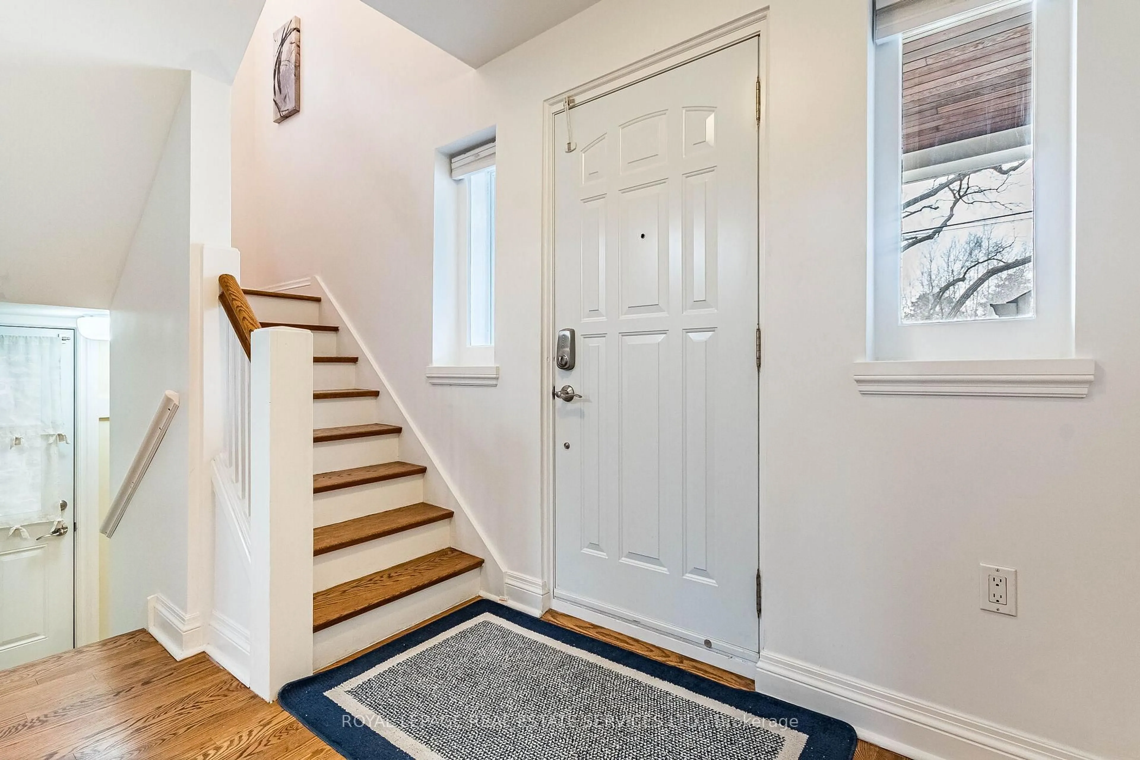 Indoor entryway for 1107 Royal York Rd, Toronto Ontario M8X 2G8