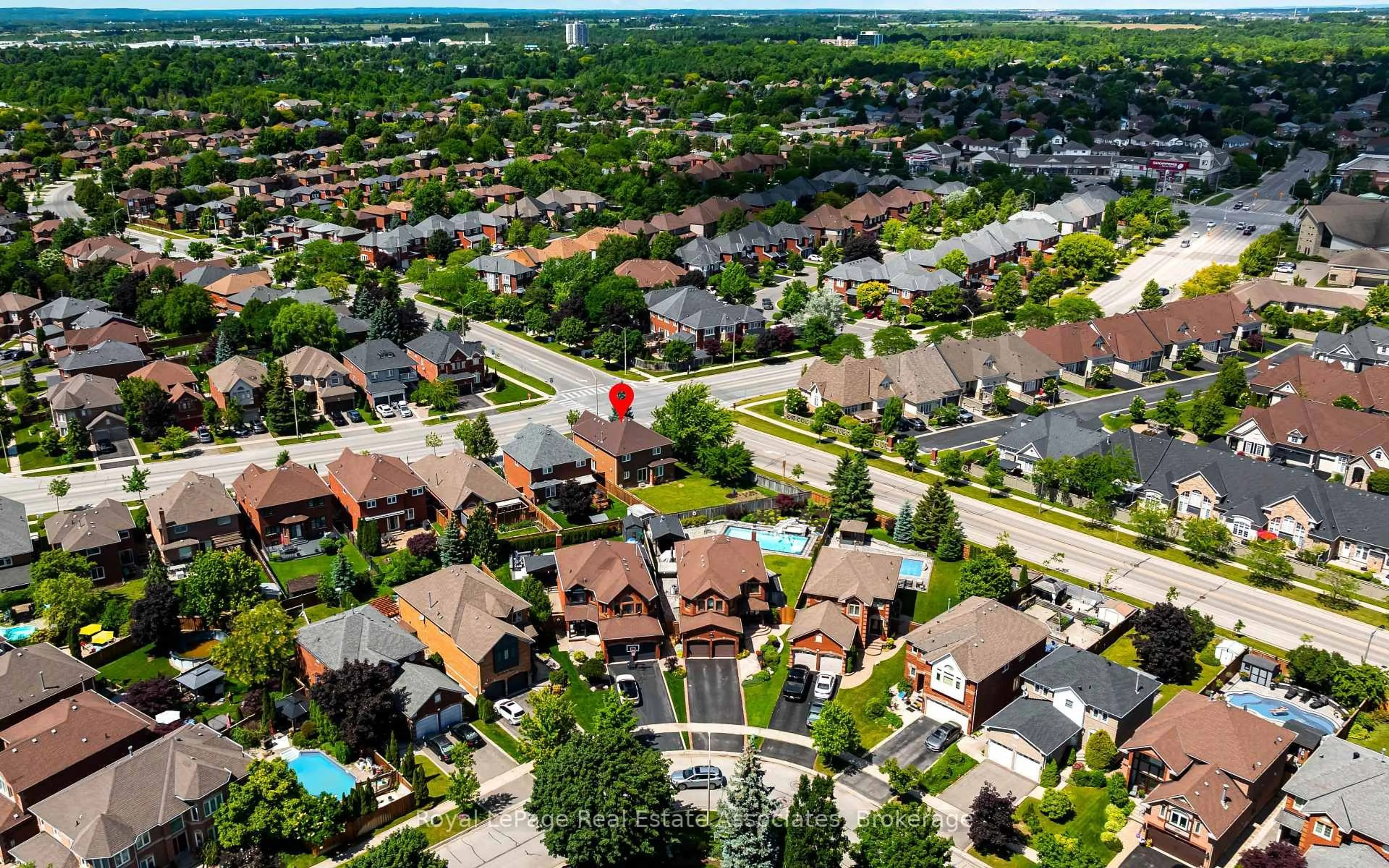 A pic from outside/outdoor area/front of a property/back of a property/a pic from drone, street for 14306 Argyll Rd, Halton Hills Ontario L7G 5R3