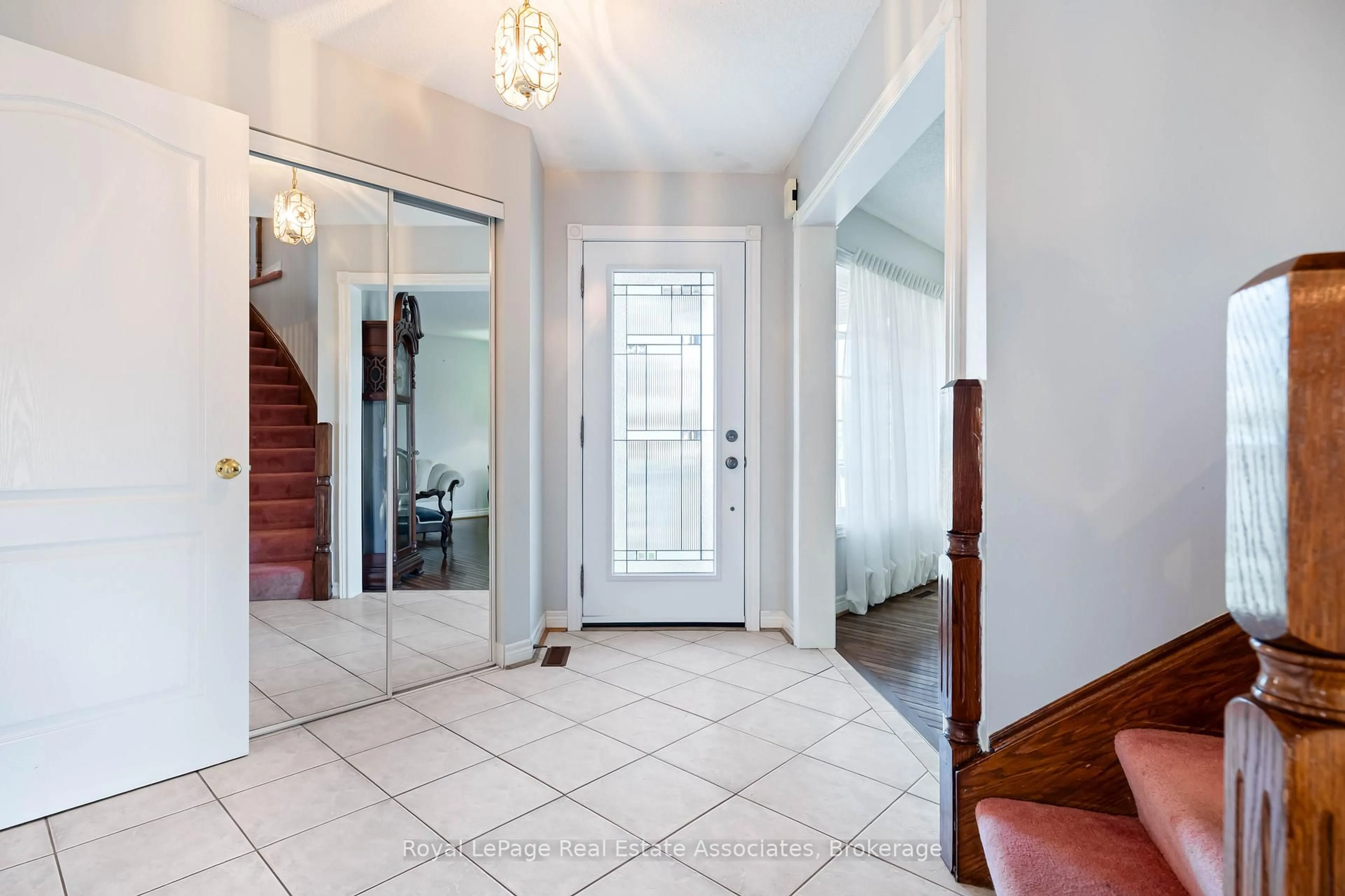 Indoor entryway for 14306 Argyll Rd, Halton Hills Ontario L7G 5R3
