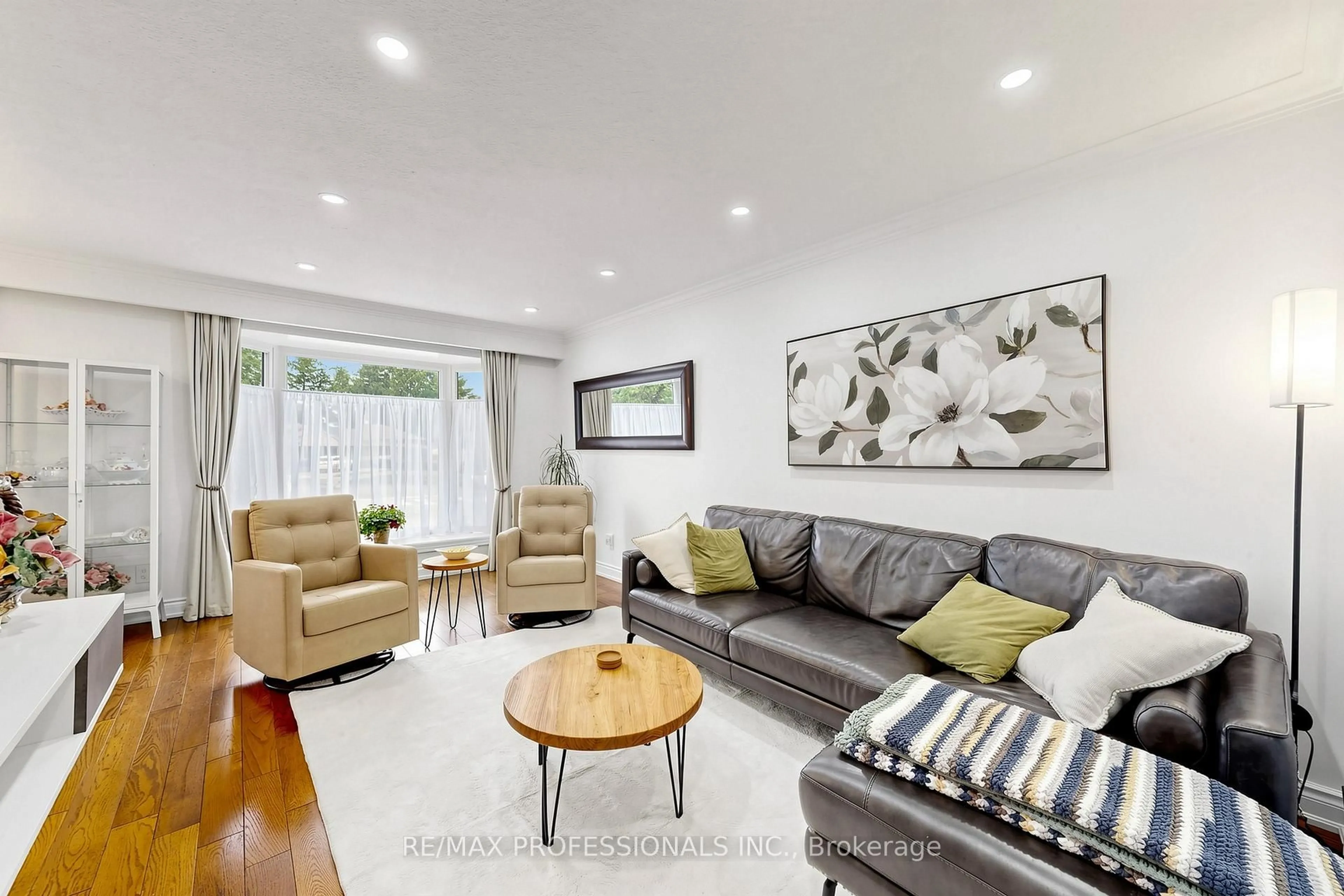 Living room with furniture, unknown for 17 Barwell Cres, Toronto Ontario M9W 2W4