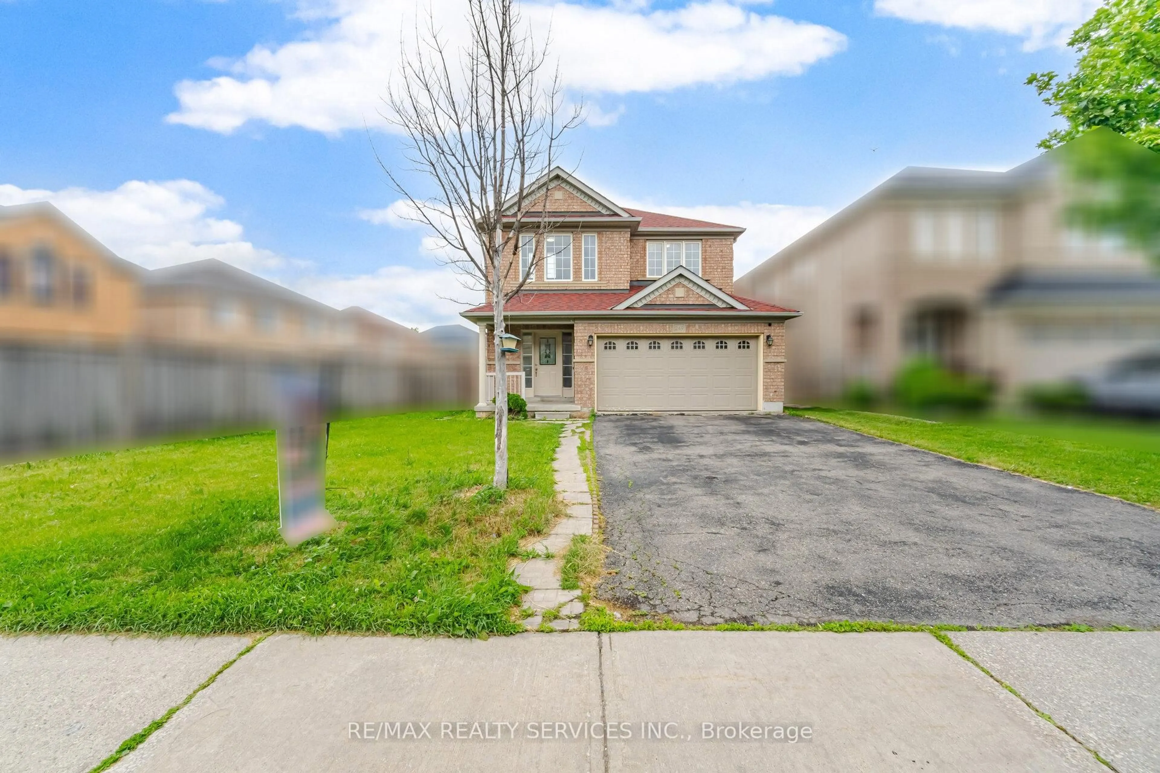 A pic from outside/outdoor area/front of a property/back of a property/a pic from drone, street for 249 Sunny Meadow Blvd, Brampton Ontario L6R 2Y4