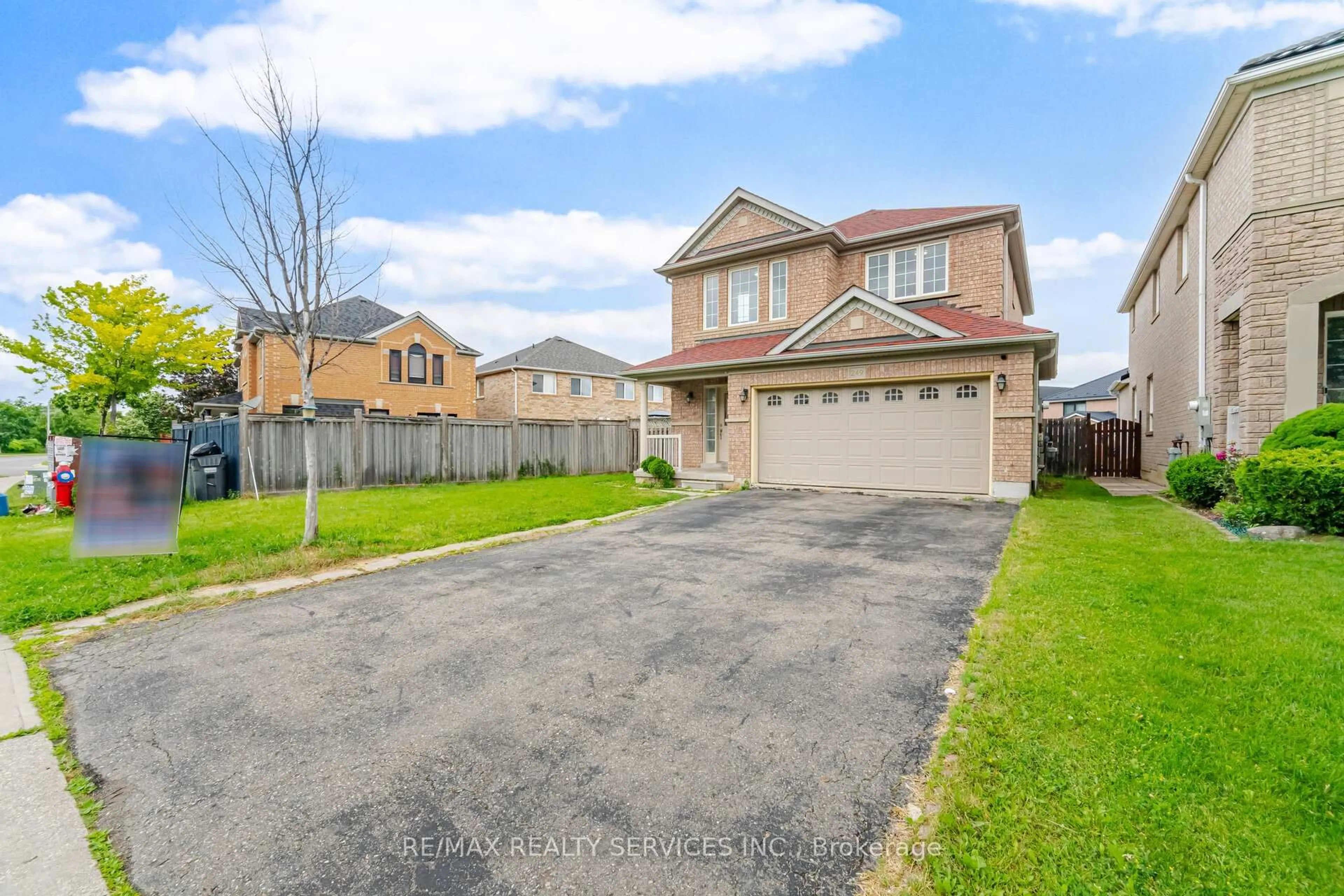 A pic from outside/outdoor area/front of a property/back of a property/a pic from drone, street for 249 Sunny Meadow Blvd, Brampton Ontario L6R 2Y4