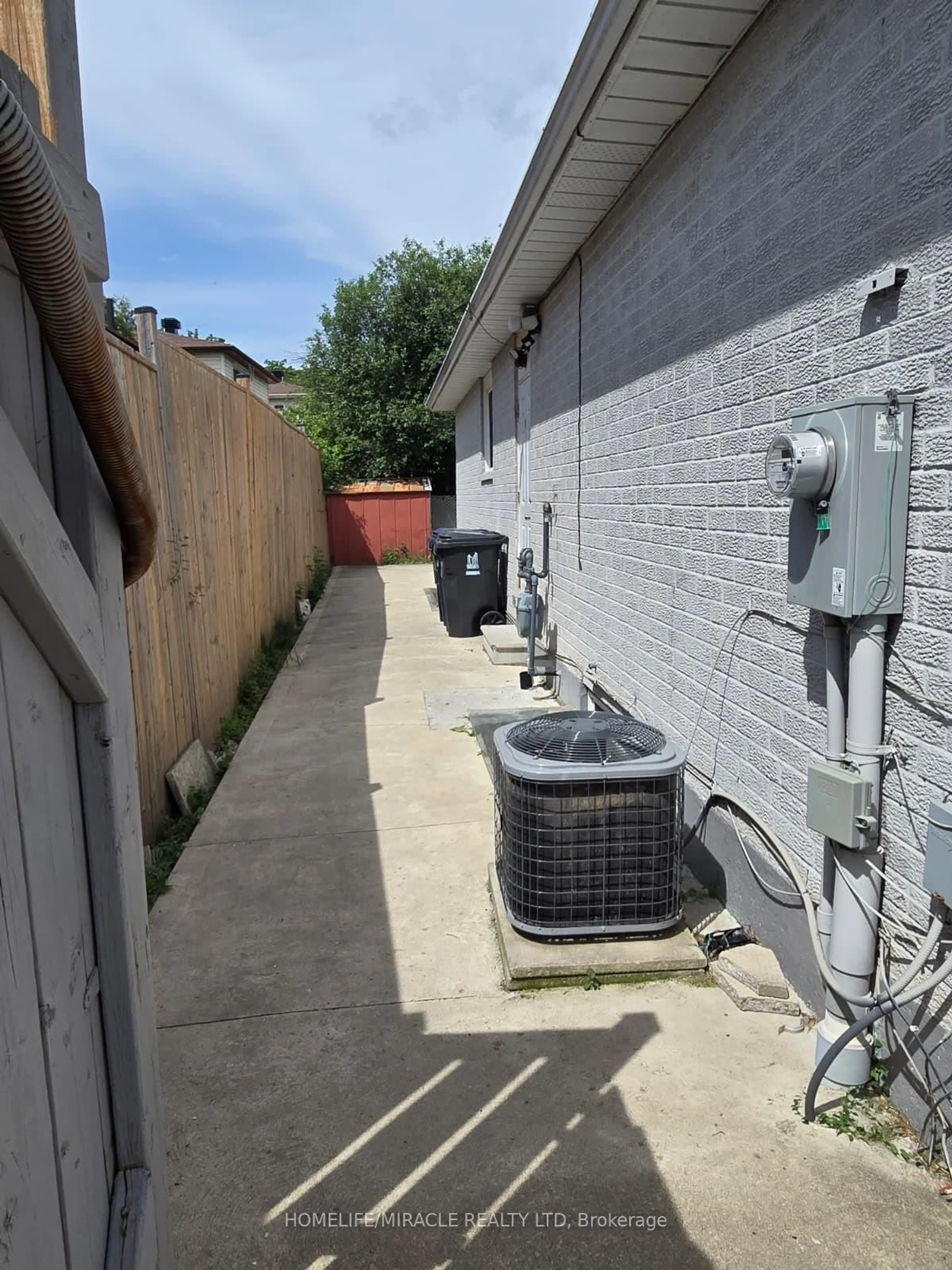 Patio, street for 505 Silverstone Dr, Toronto Ontario M9V 4G8