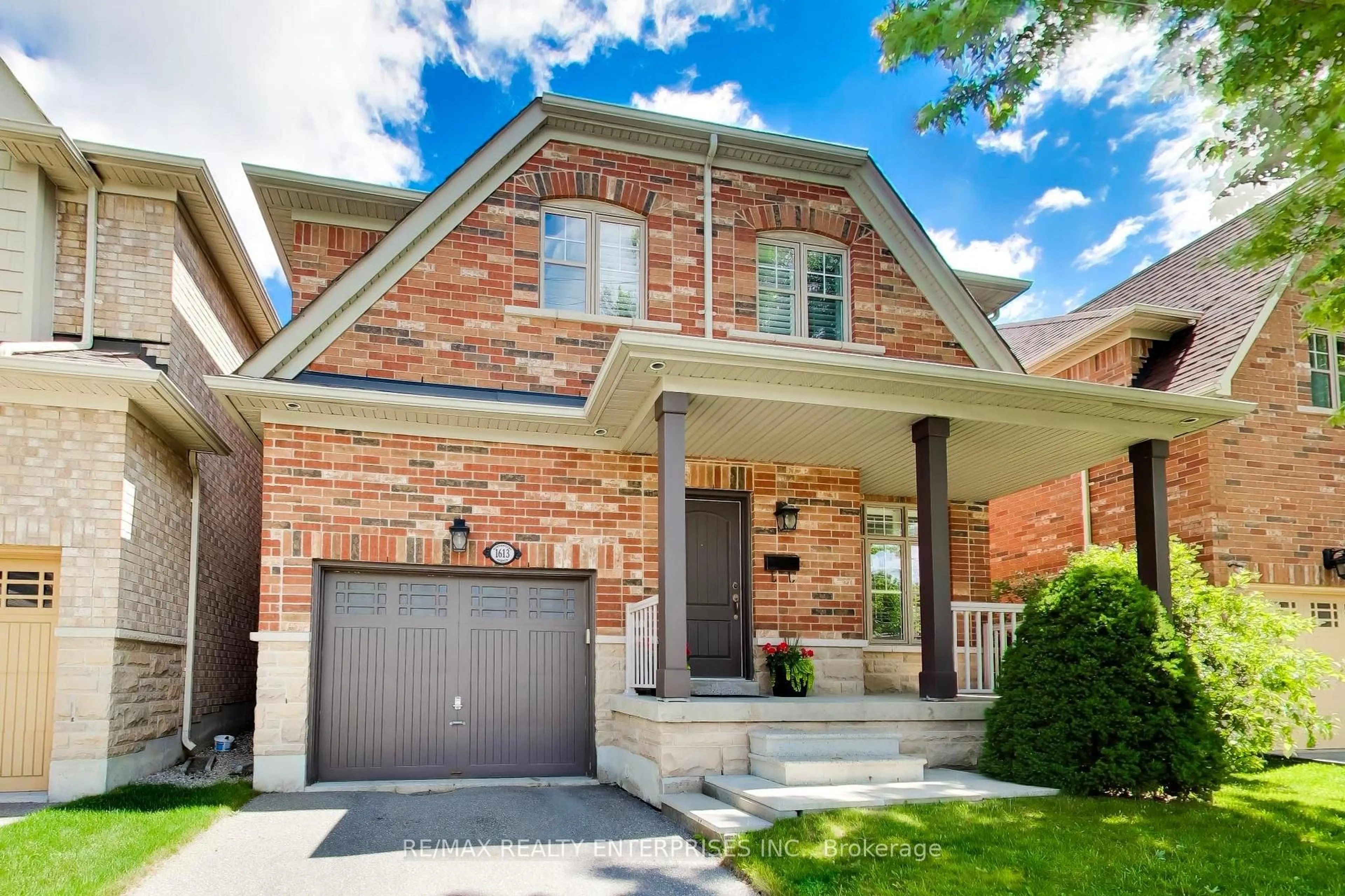 Home with brick exterior material, street for 1613 Northmount Ave, Mississauga Ontario L5E 1Y9