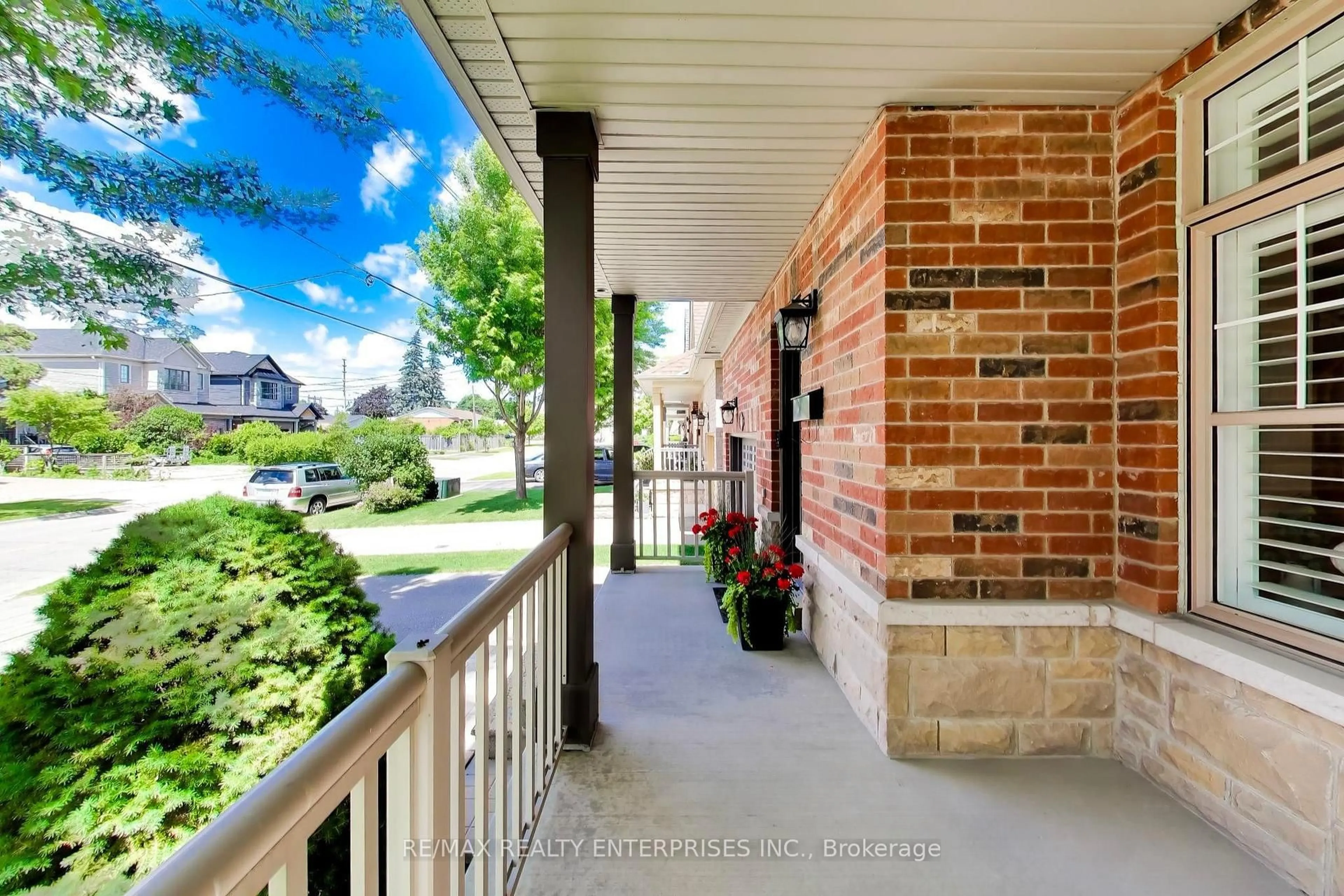 Patio, water/lake/river/ocean view for 1613 Northmount Ave, Mississauga Ontario L5E 1Y9