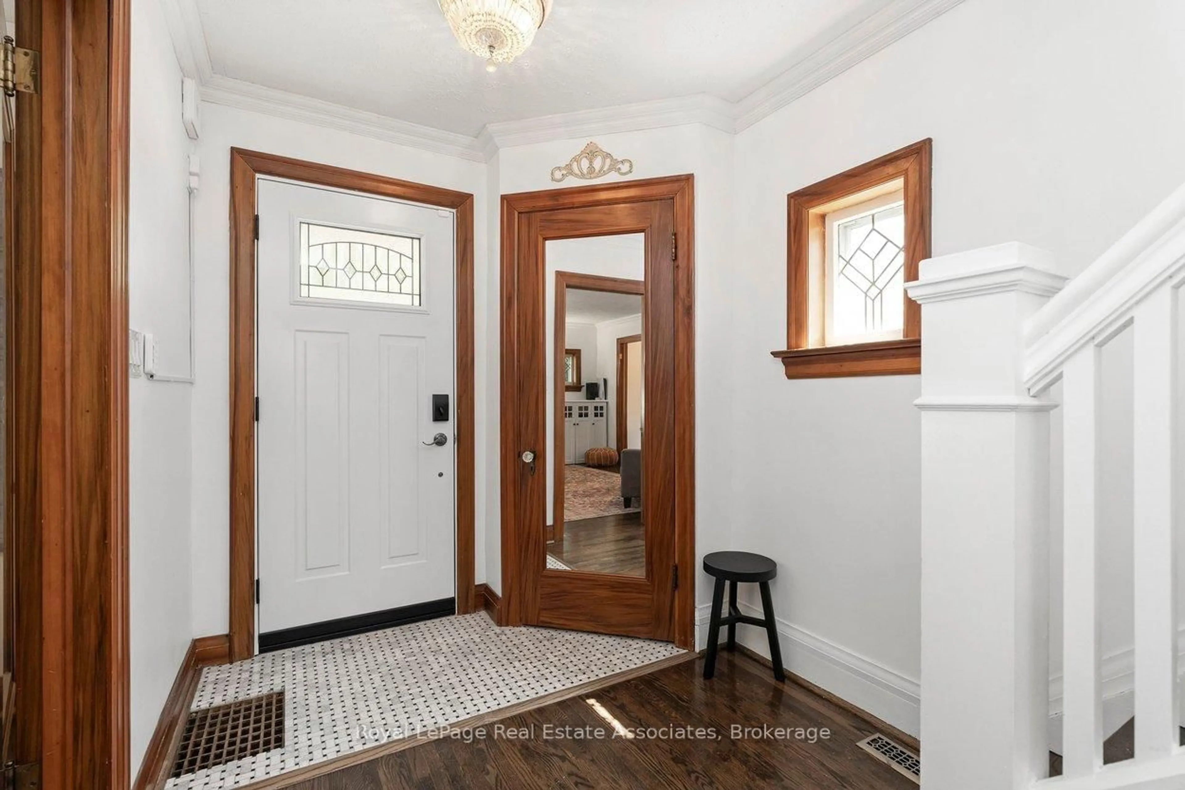 Indoor entryway for 2 Byng Ave, Brampton Ontario L6Y 1L1