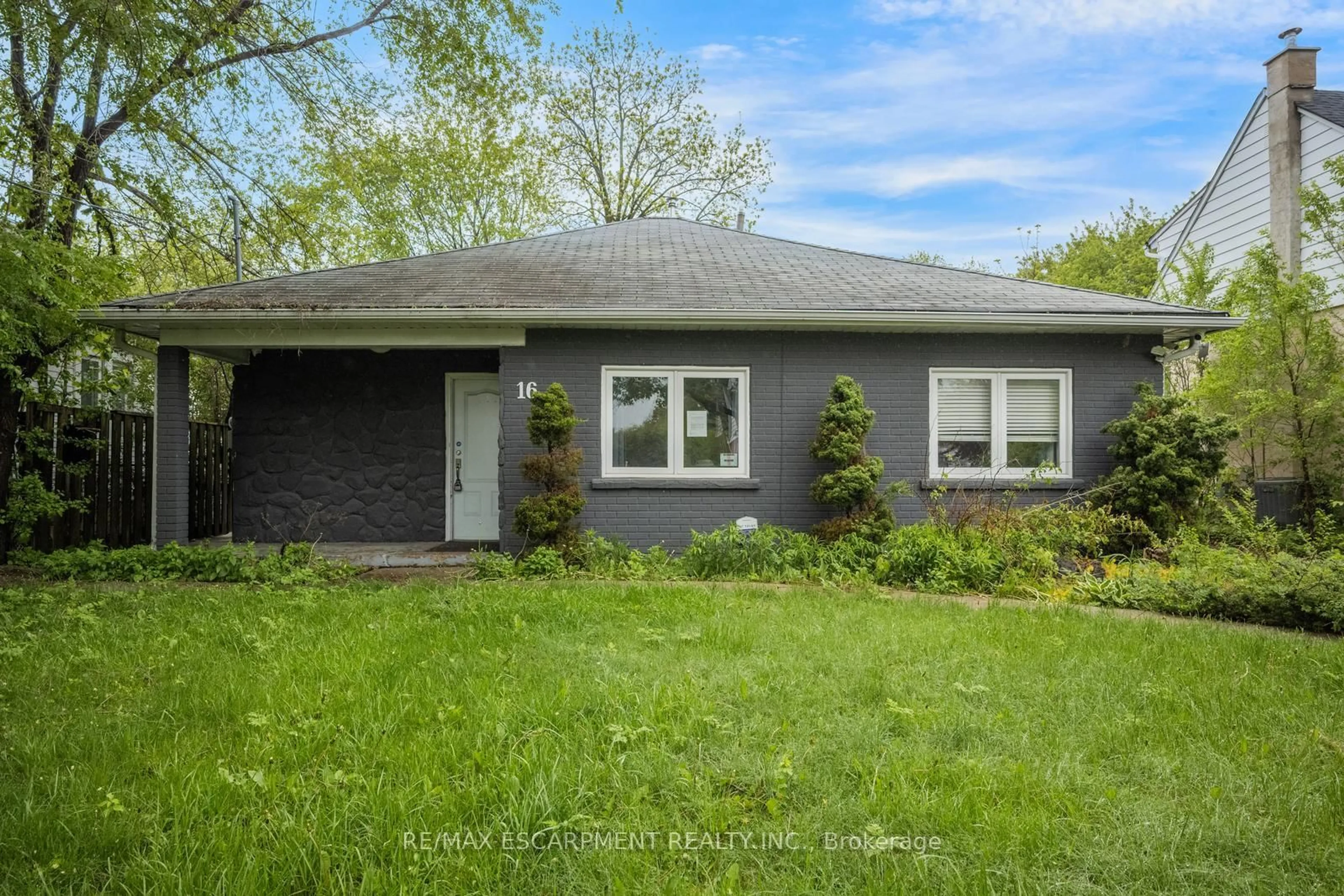 Home with vinyl exterior material, street for 16 Woodward Ave, Brampton Ontario L6V 1K1