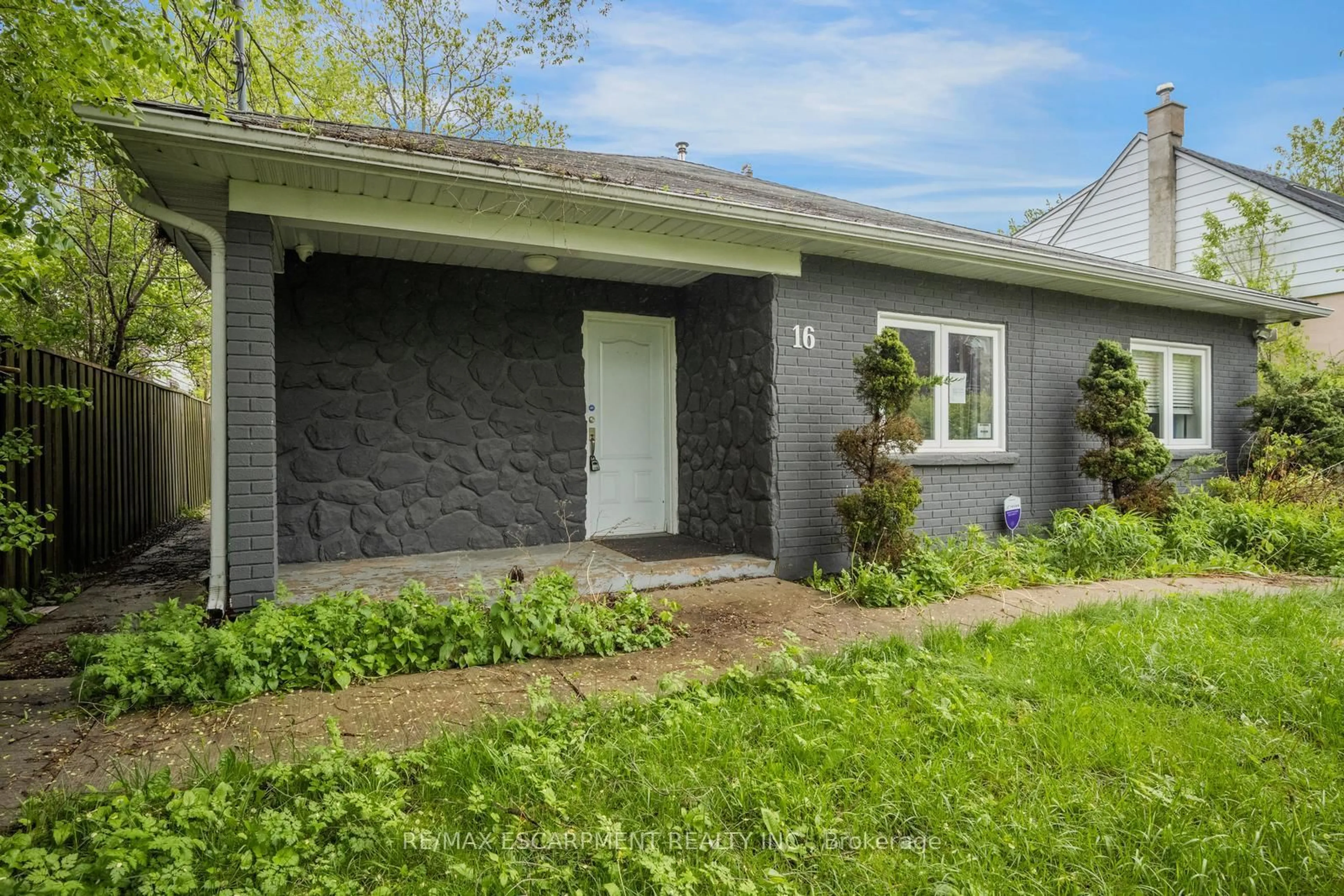 Home with brick exterior material, street for 16 Woodward Ave, Brampton Ontario L6V 1K1