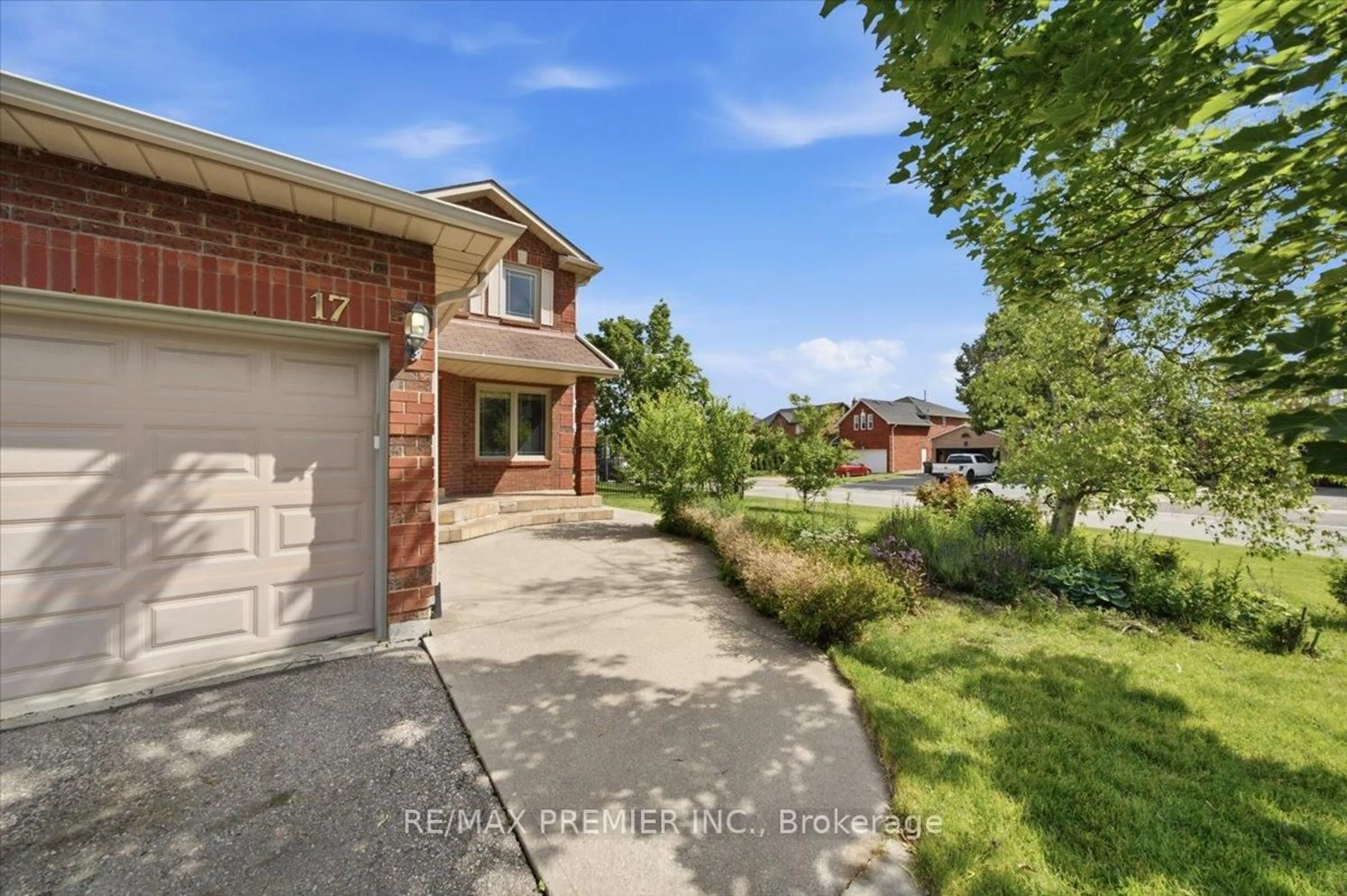 Home with brick exterior material, street for 17 Berrydown Dr, Caledon Ontario L7E 1L6