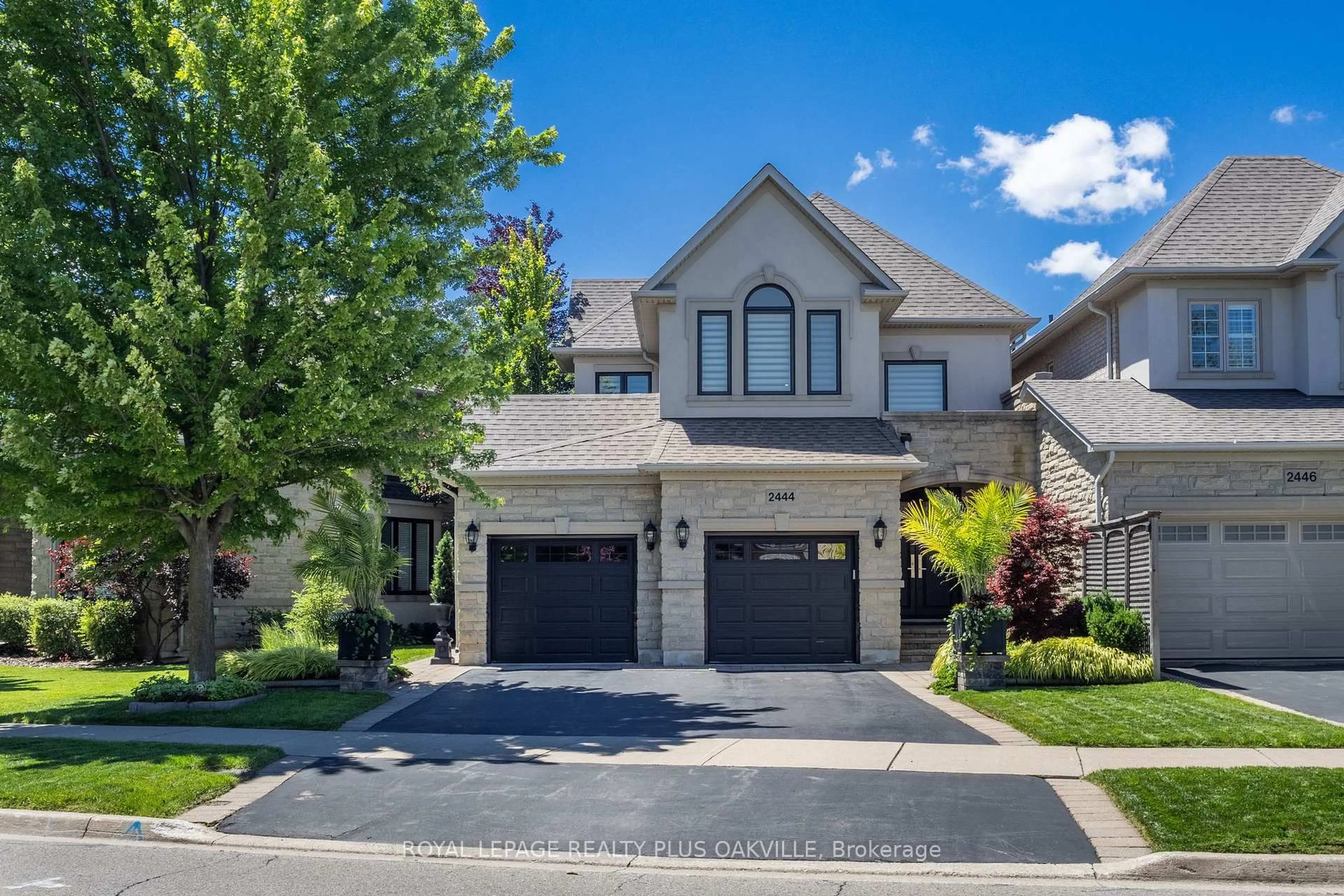 Home with brick exterior material, street for 2444 Valleyridge Dr, Oakville Ontario L6M 5G7