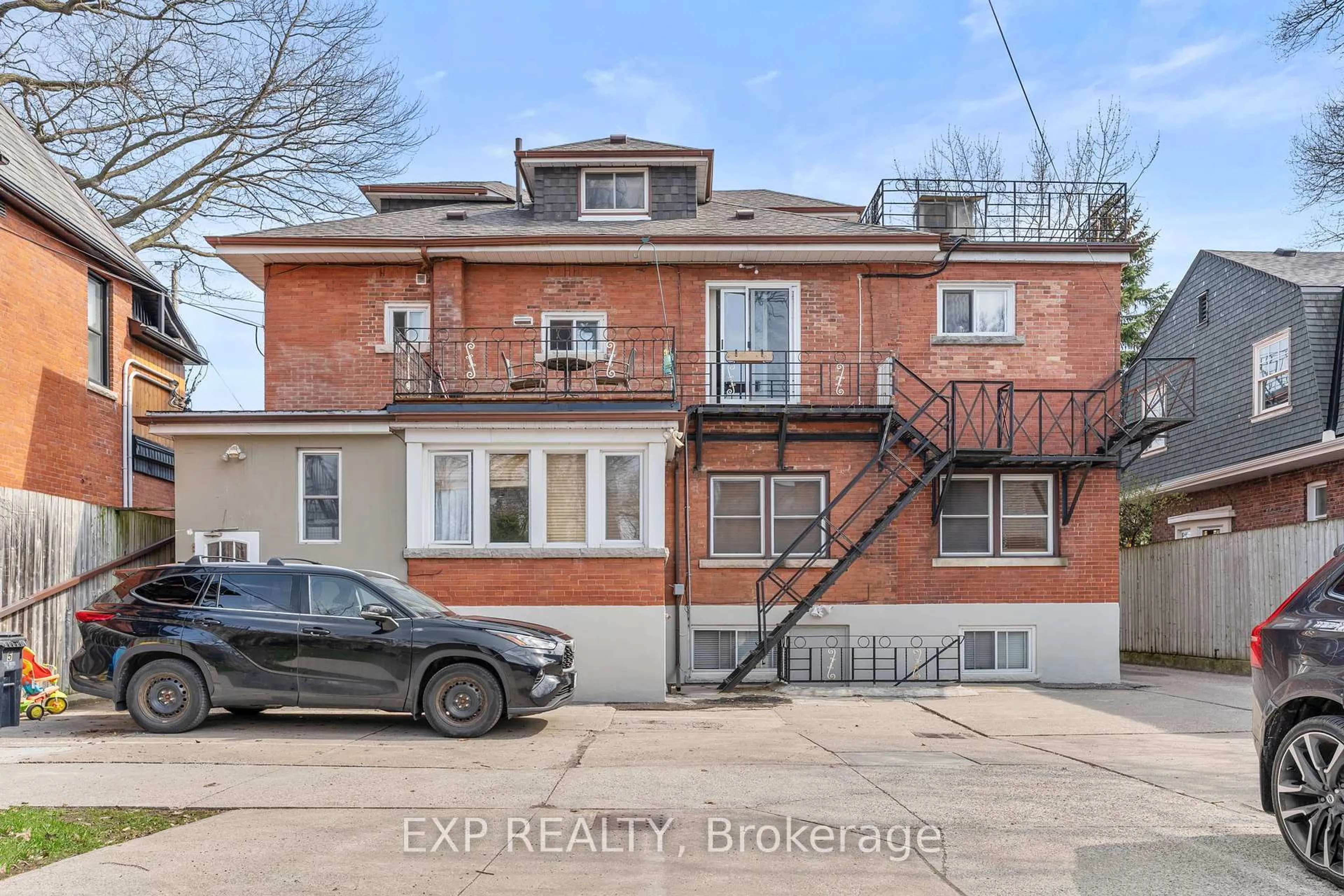 A pic from outside/outdoor area/front of a property/back of a property/a pic from drone, building for 354 Annette St, Toronto Ontario M6P 1R5