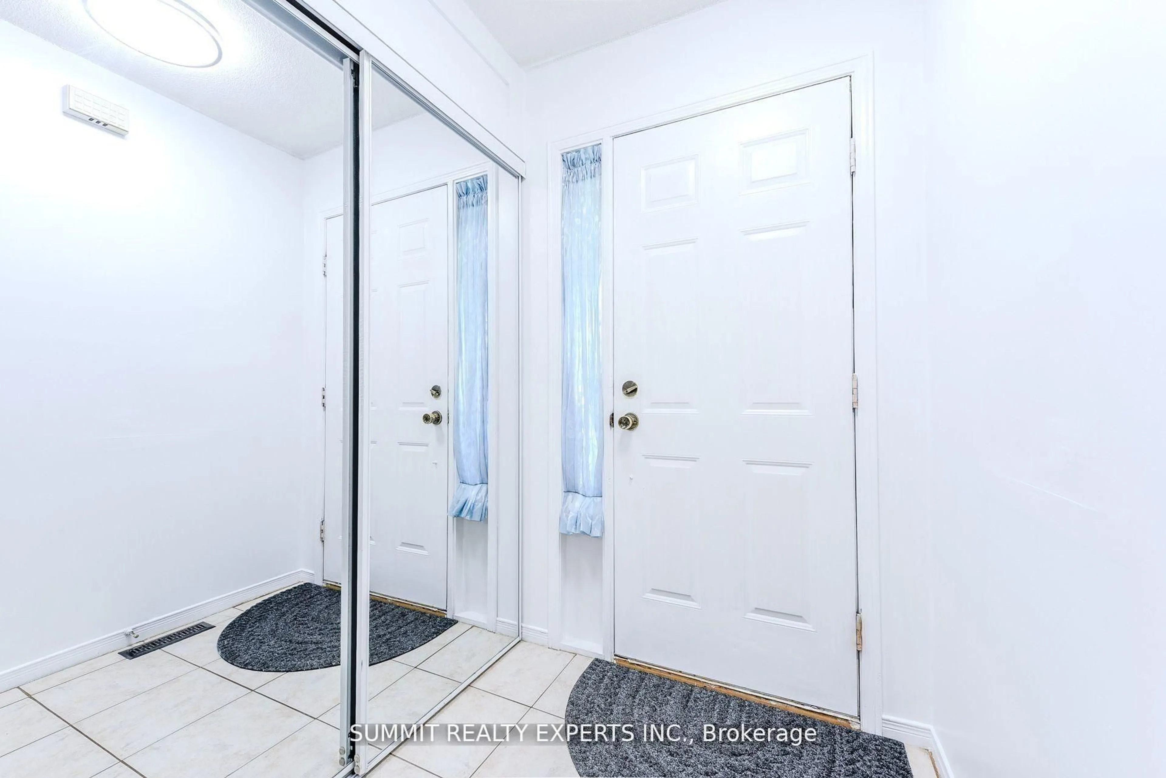 Indoor entryway for 95 Muirland Cres, Brampton Ontario L6X 4G3