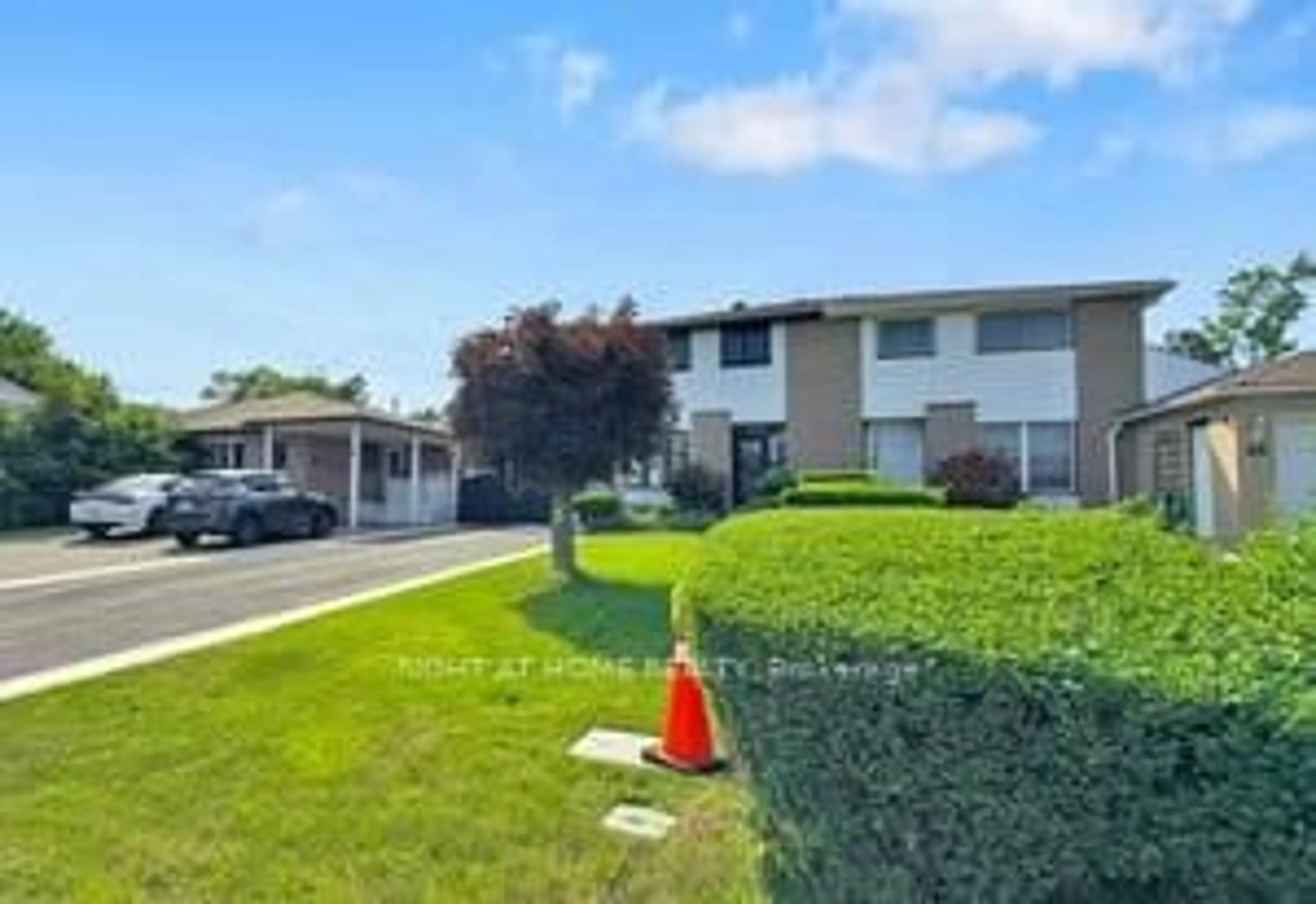 A pic from outside/outdoor area/front of a property/back of a property/a pic from drone, street for 41 Flamingo Cres, Brampton Ontario L6T 2G6