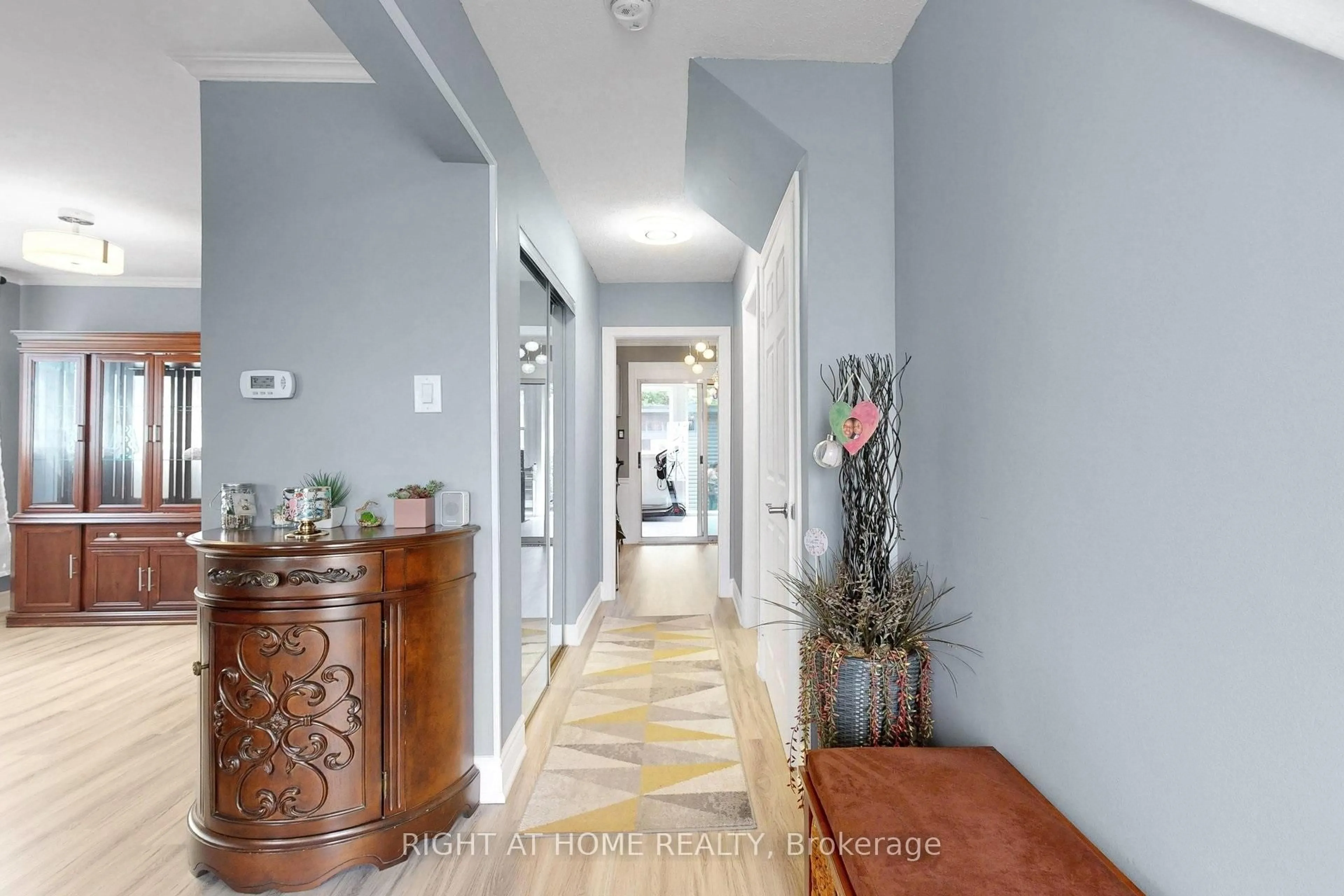 Indoor foyer for 41 Flamingo Cres, Brampton Ontario L6T 2G6