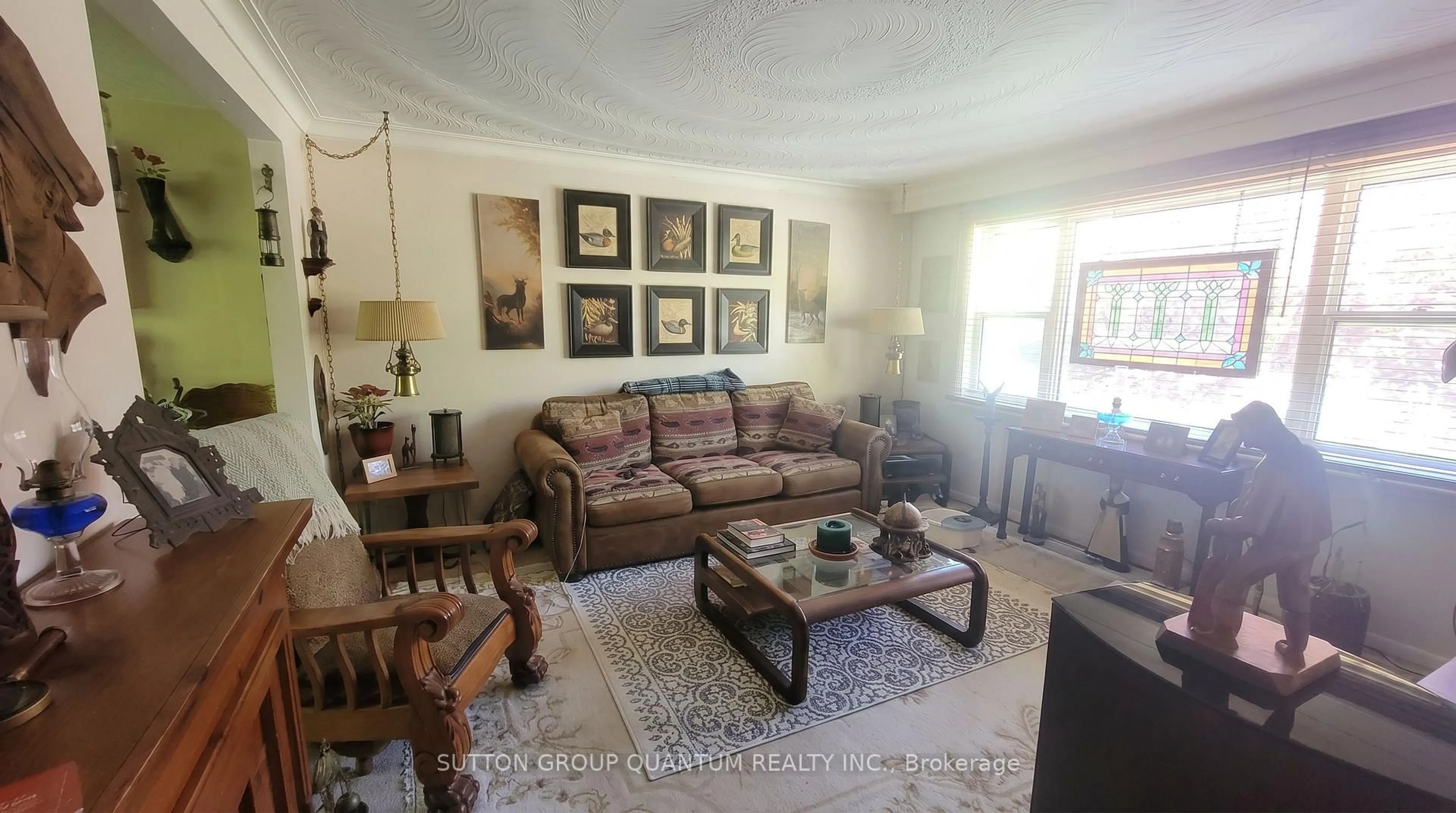 Living room with furniture, unknown for 69 High St, Mississauga Ontario L5H 1K1