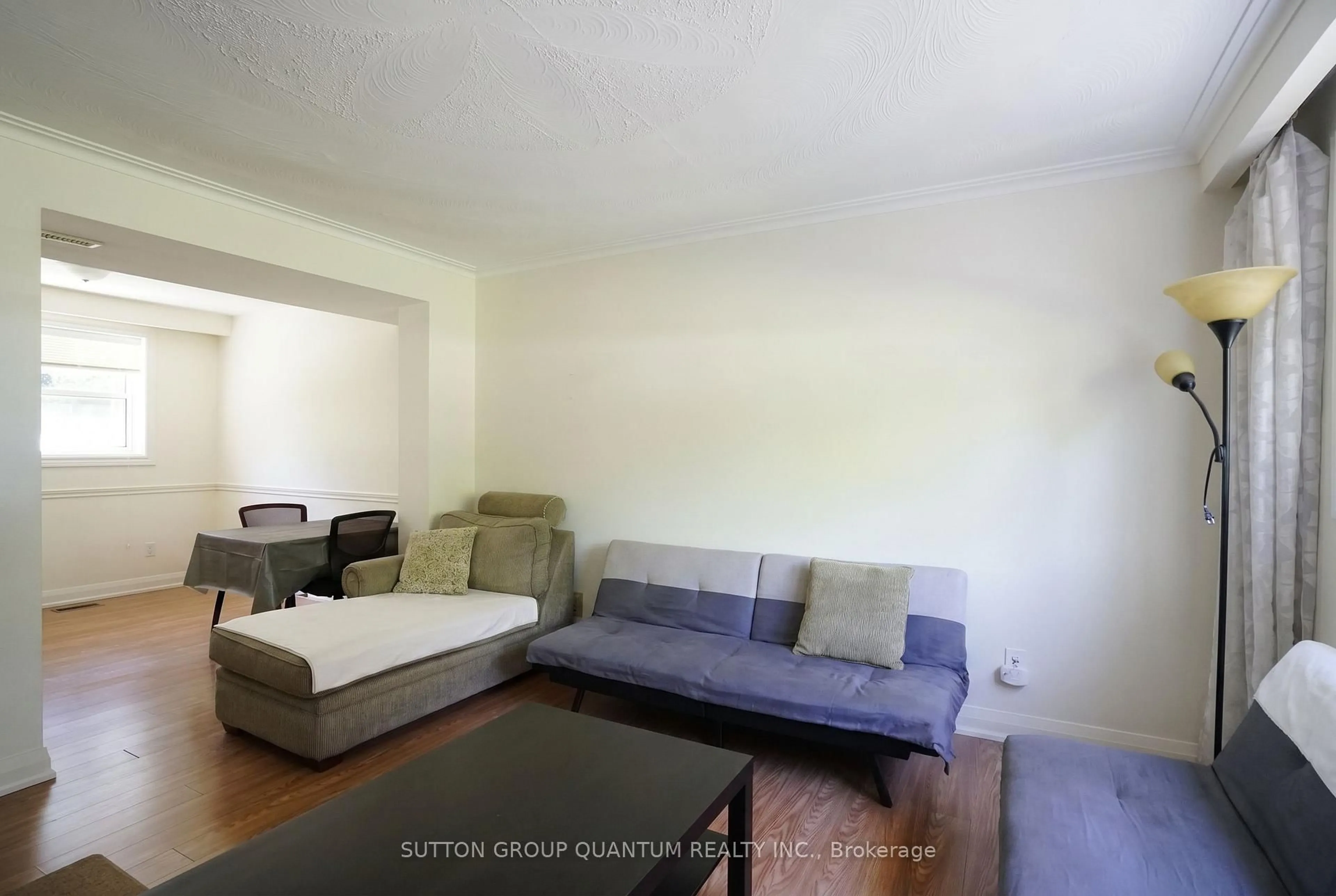 Living room with furniture, floor is not visible for 69 High St, Mississauga Ontario L5H 1K1