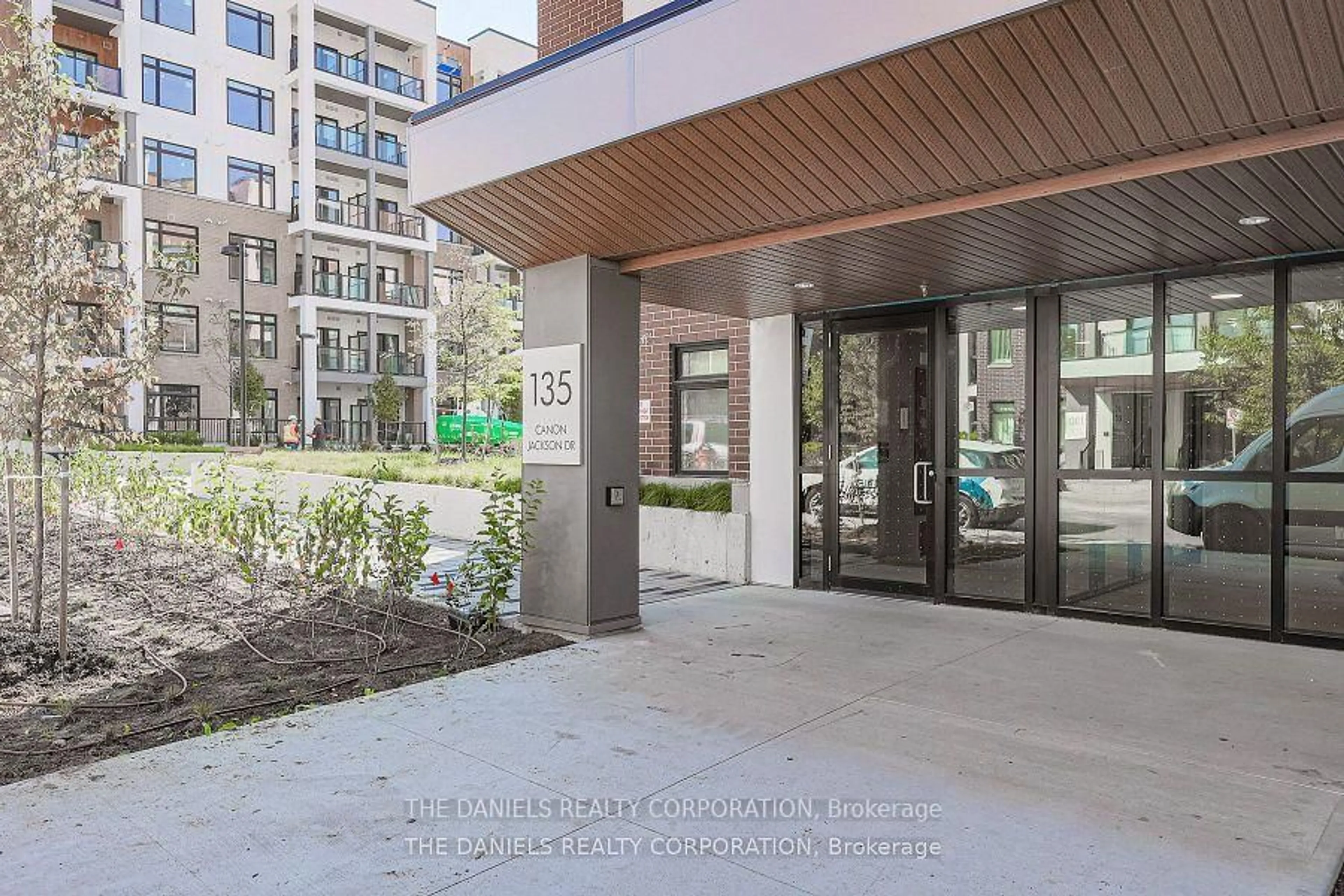 Unknown for 135 Canon Jackson Dr #505, Toronto Ontario M6M 0C3