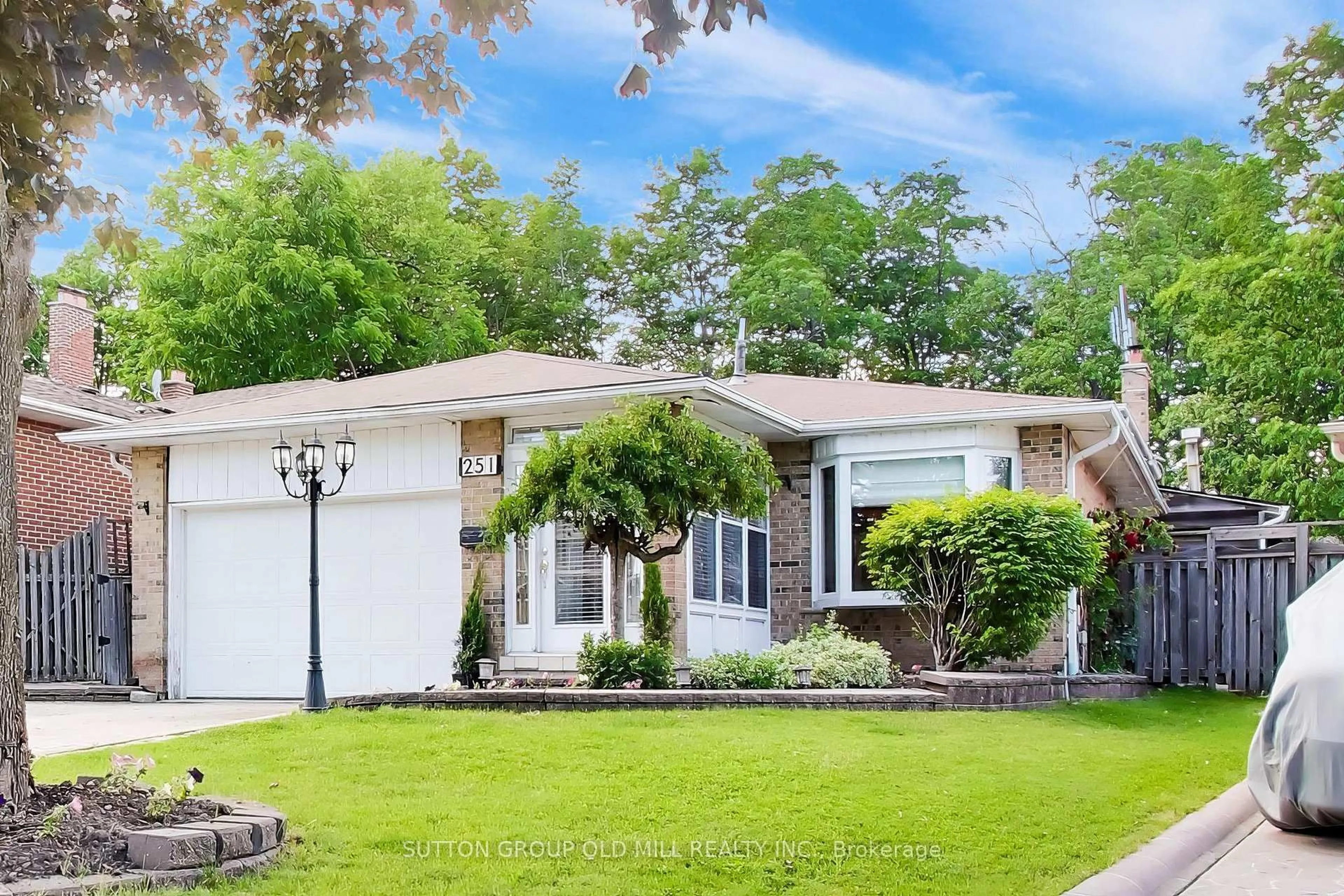 Home with vinyl exterior material, street for 251 Chalfield Lane, Mississauga Ontario L4Z 1L1