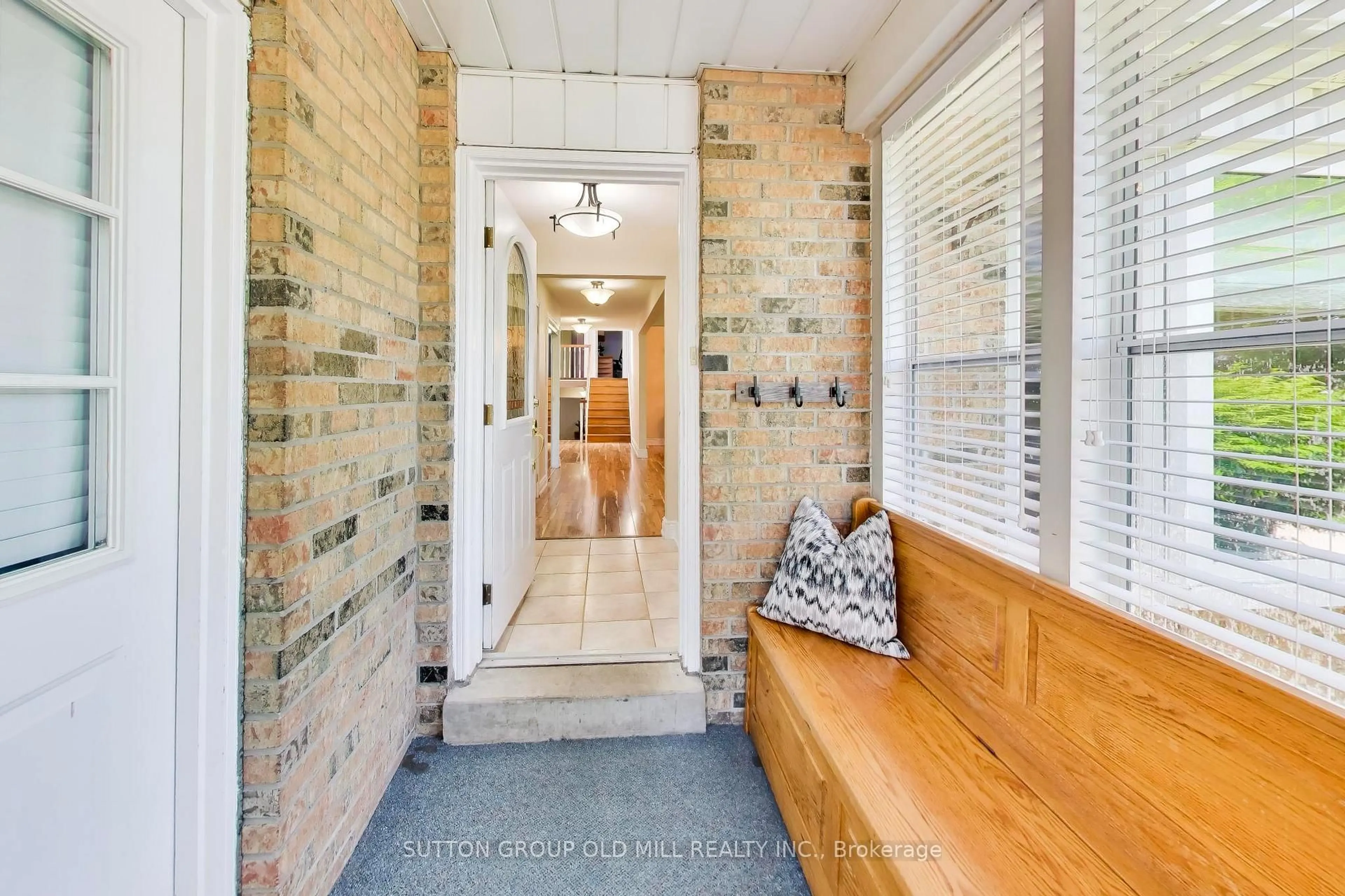 Indoor entryway for 251 Chalfield Lane, Mississauga Ontario L4Z 1L1