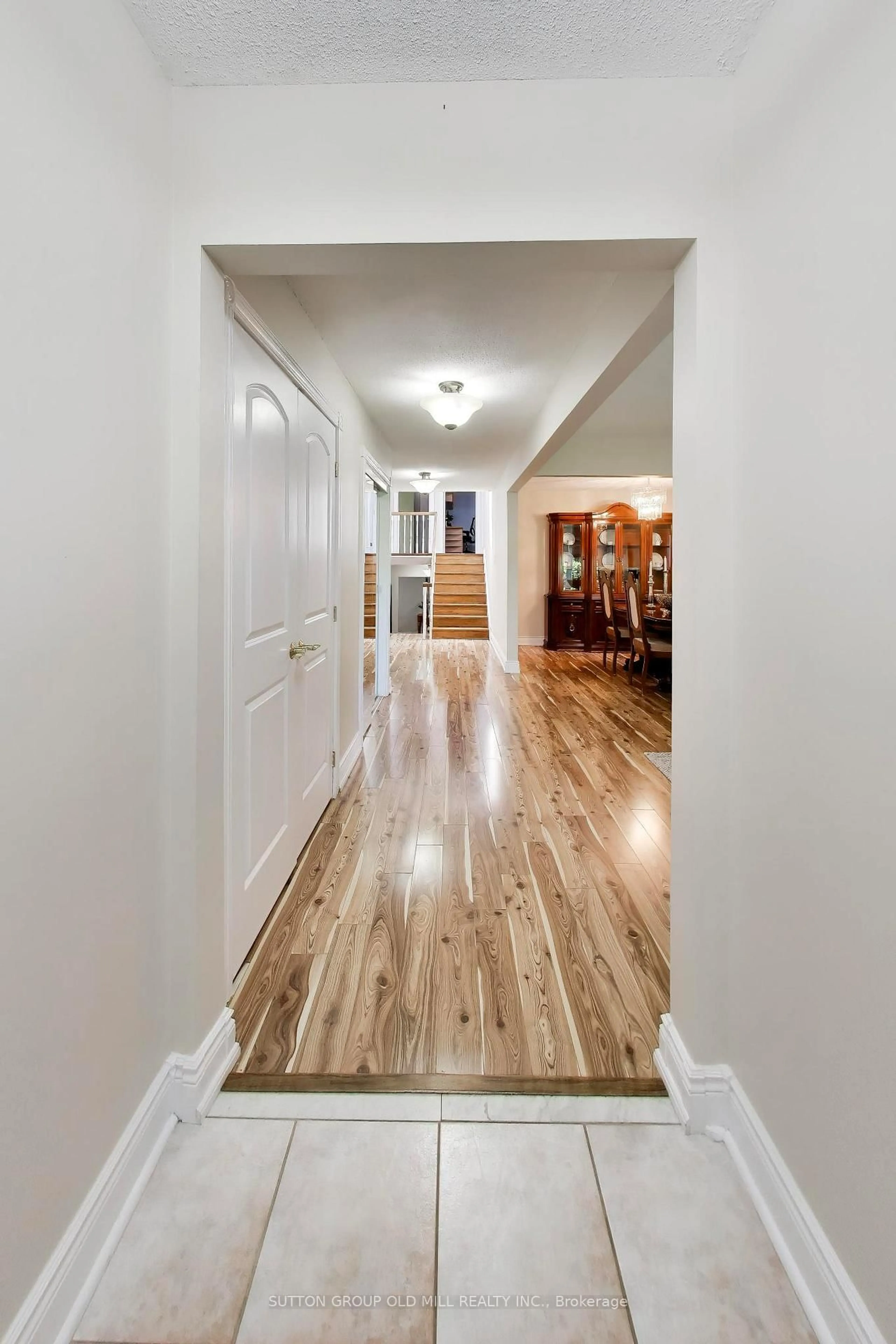 Indoor foyer for 251 Chalfield Lane, Mississauga Ontario L4Z 1L1
