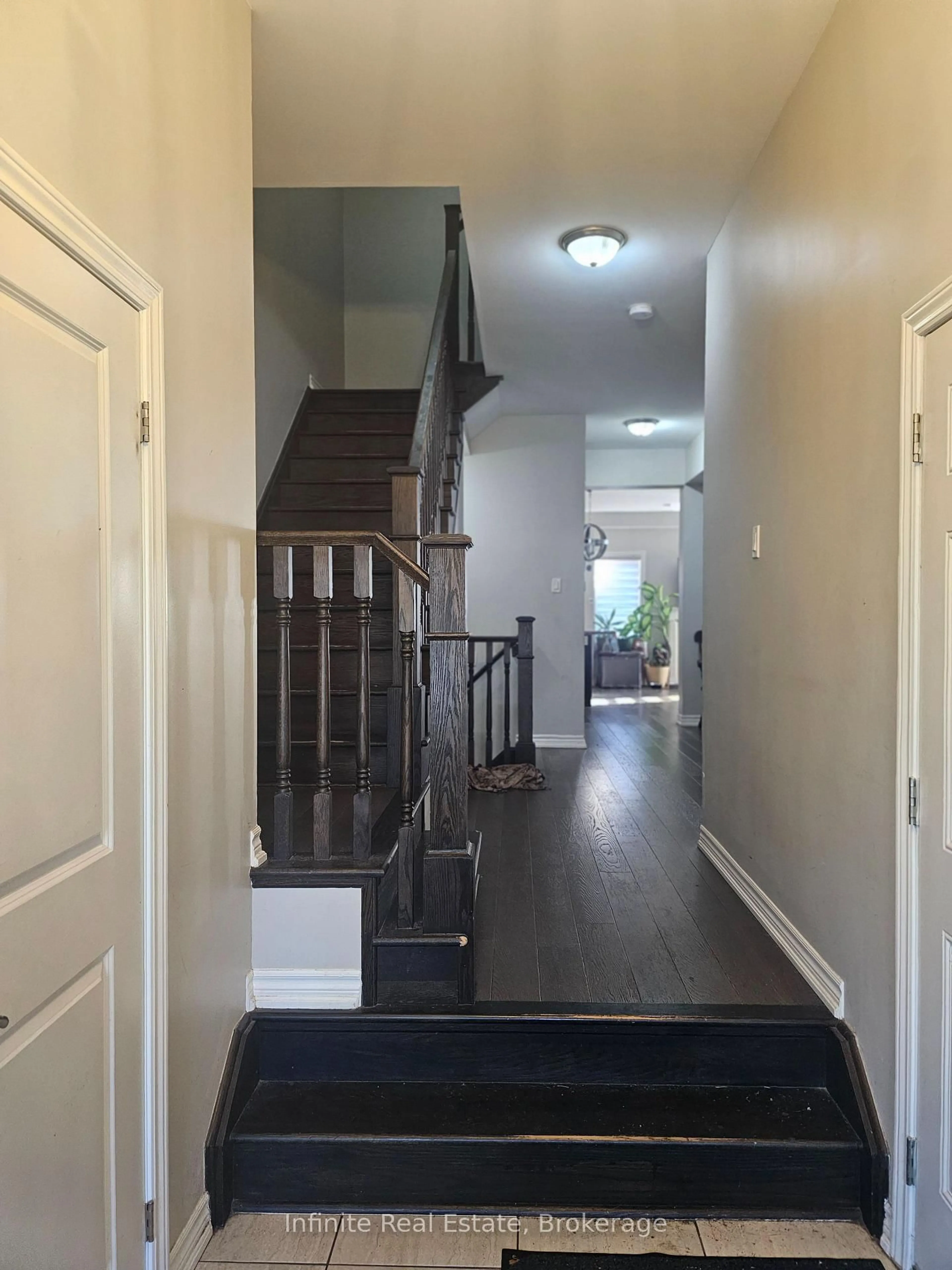 Indoor entryway for 39 Lola Cres, Brampton Ontario L7A 0A8