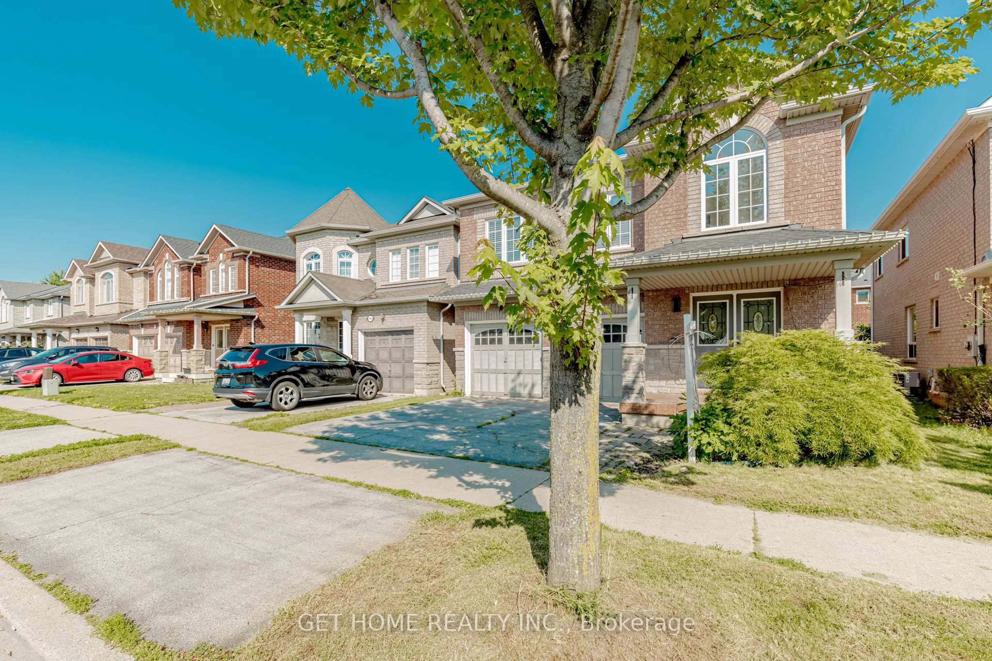 A pic from outside/outdoor area/front of a property/back of a property/a pic from drone, street for 2452 Pathfinder Dr, Burlington Ontario L7L 6X9