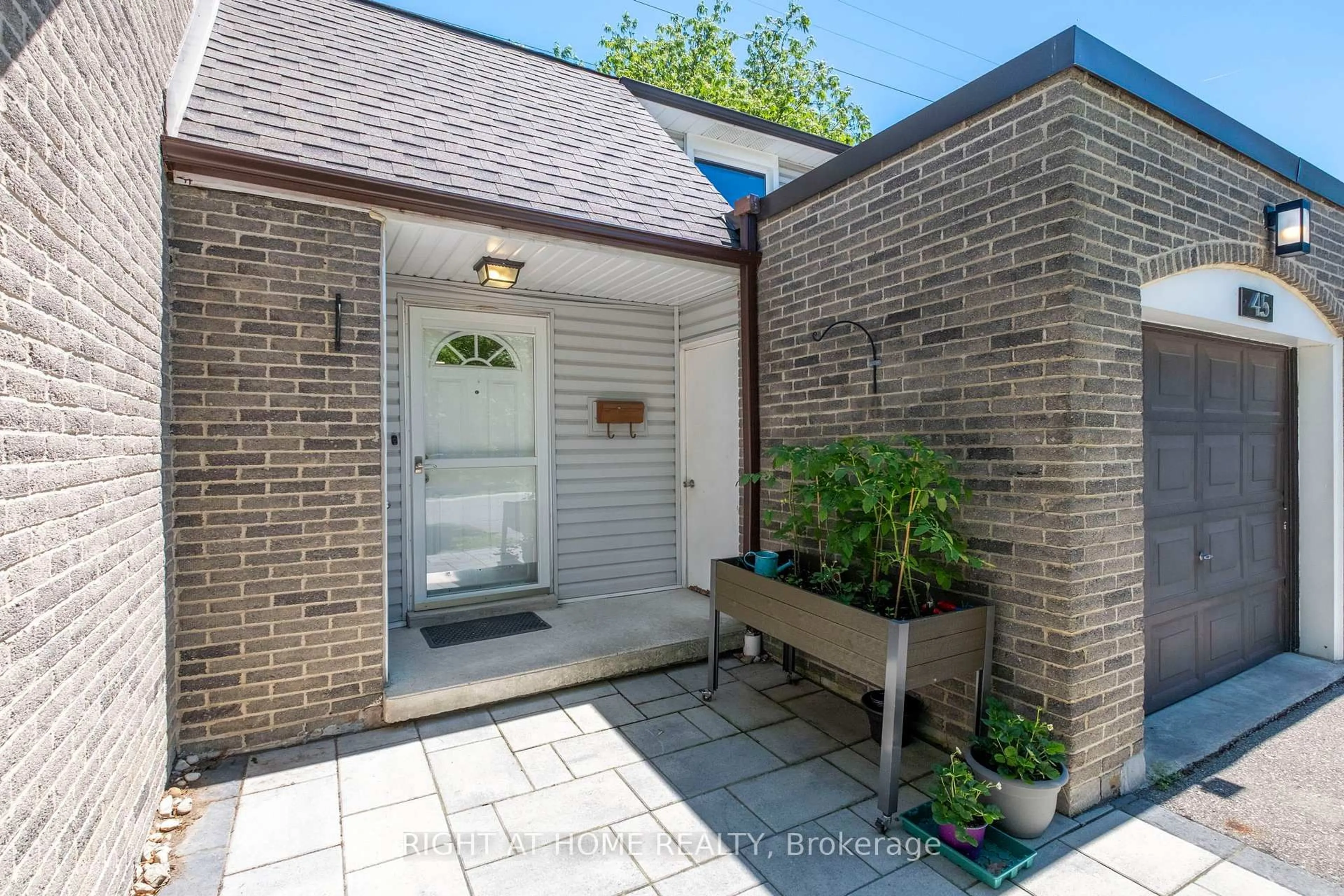 Unknown for 2440 Bromsgrove Rd #45, Mississauga Ontario L5J 4J7