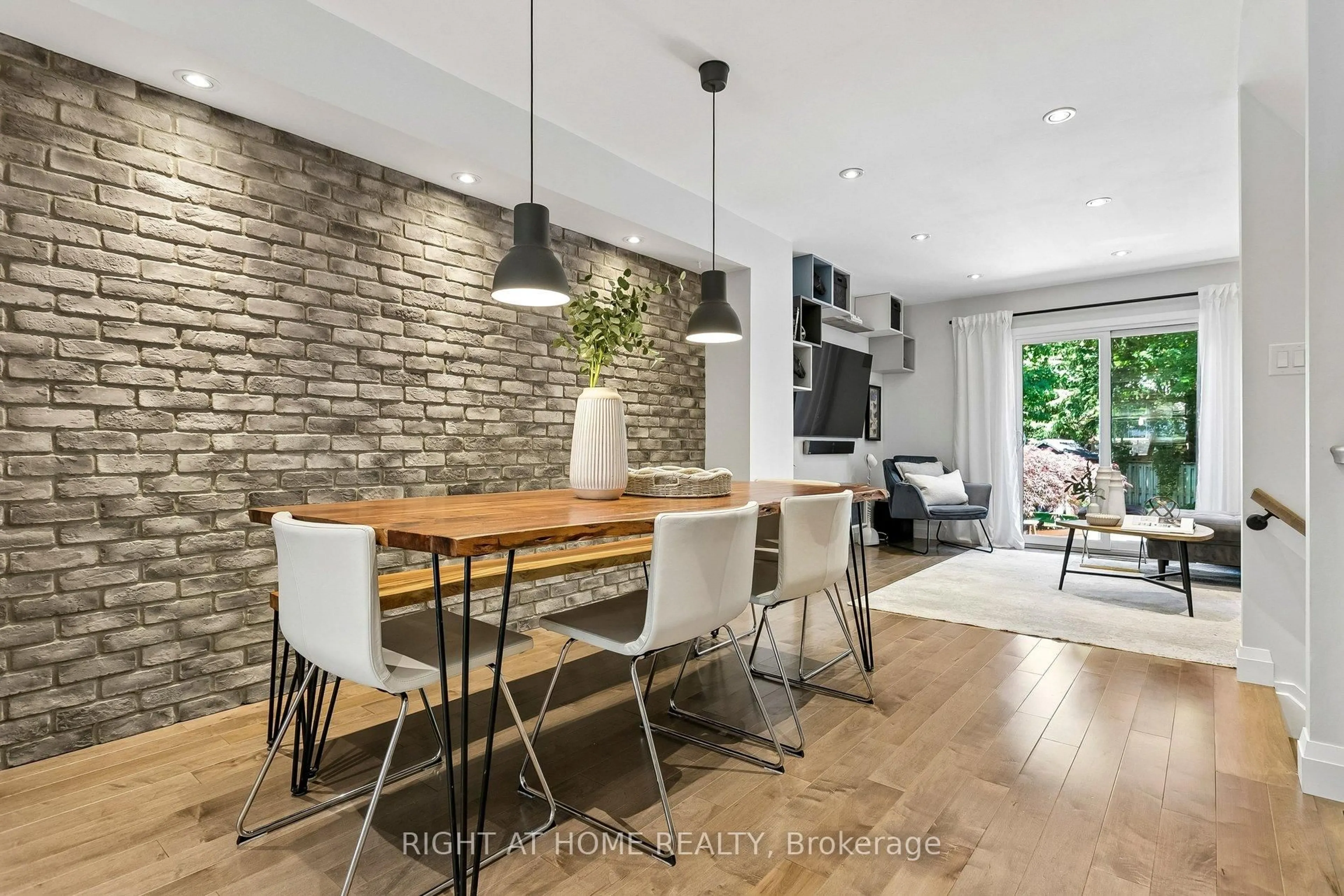 Dining room, unknown for 1265 Woodhill Crt, Mississauga Ontario L5E 3H2
