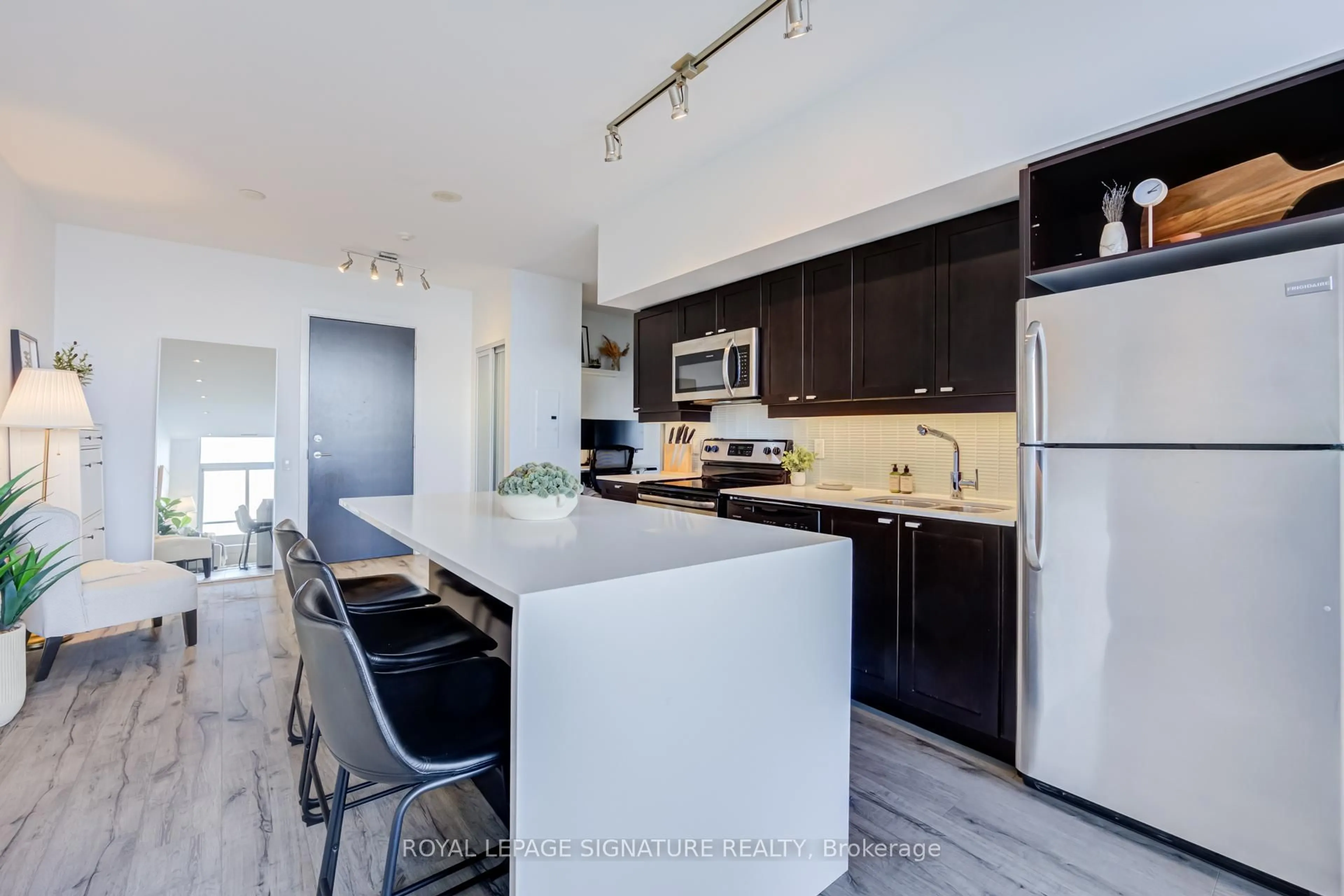 Open concept kitchen, ceramic/tile floor for 105 The Queensway #3513, Toronto Ontario M6S 5B5
