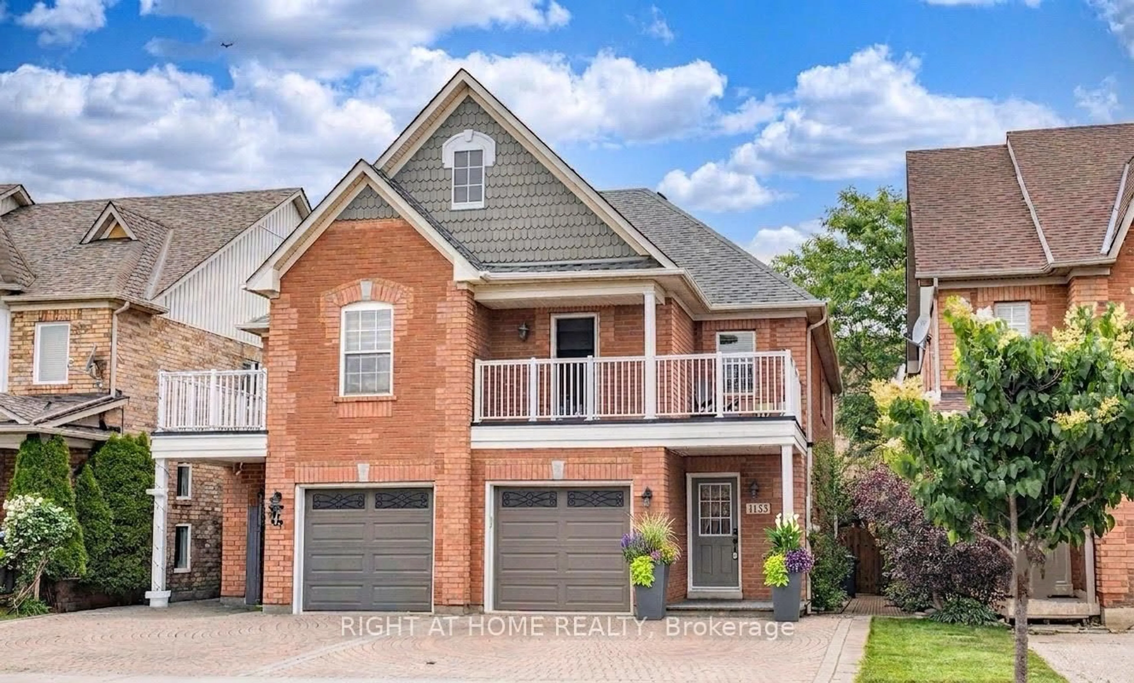 Home with brick exterior material, street for 1133 Hickory Hollow Glen, Mississauga Ontario L5W 1J4
