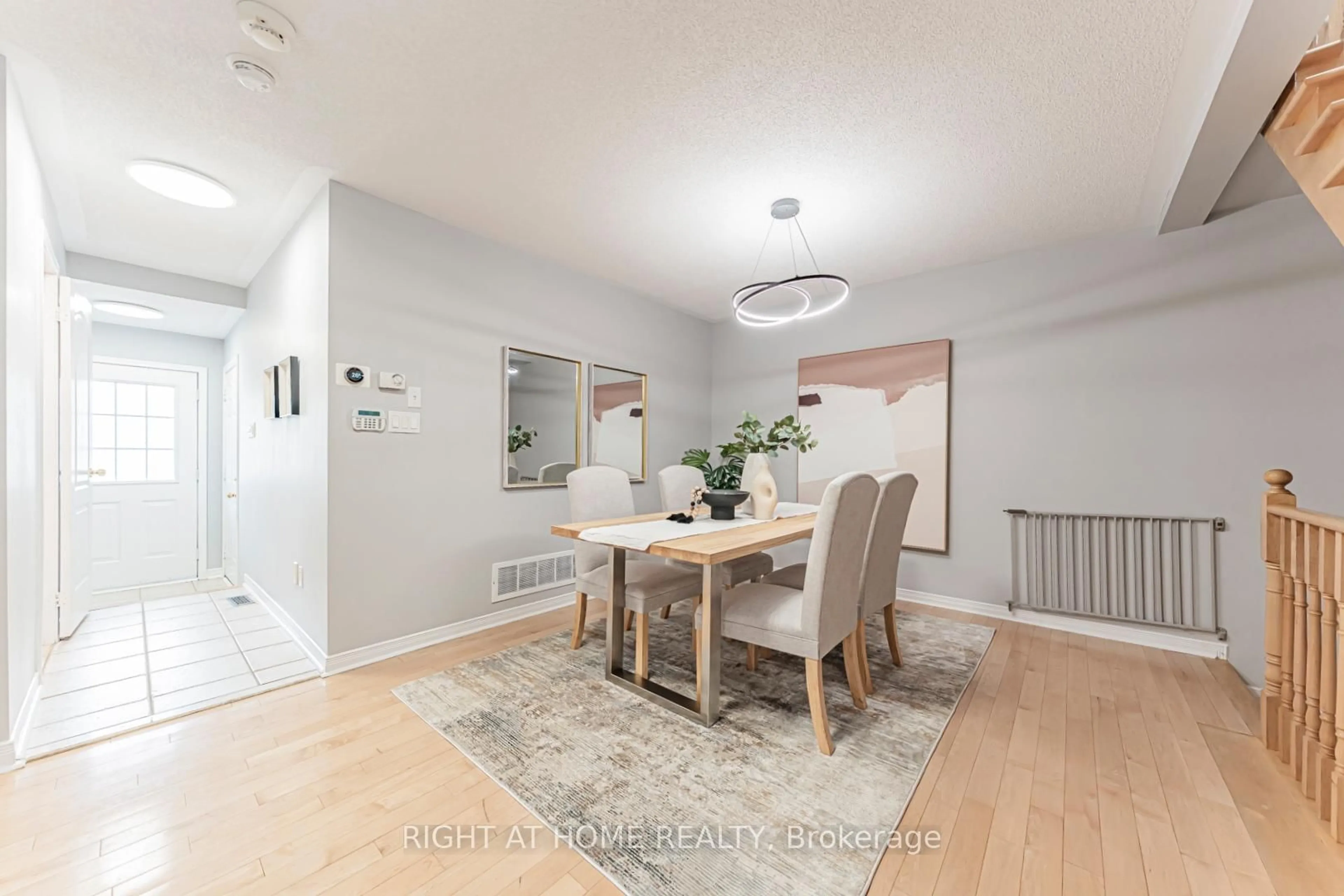 Dining room, wood/laminate floor for 1133 Hickory Hollow Glen, Mississauga Ontario L5W 1J4