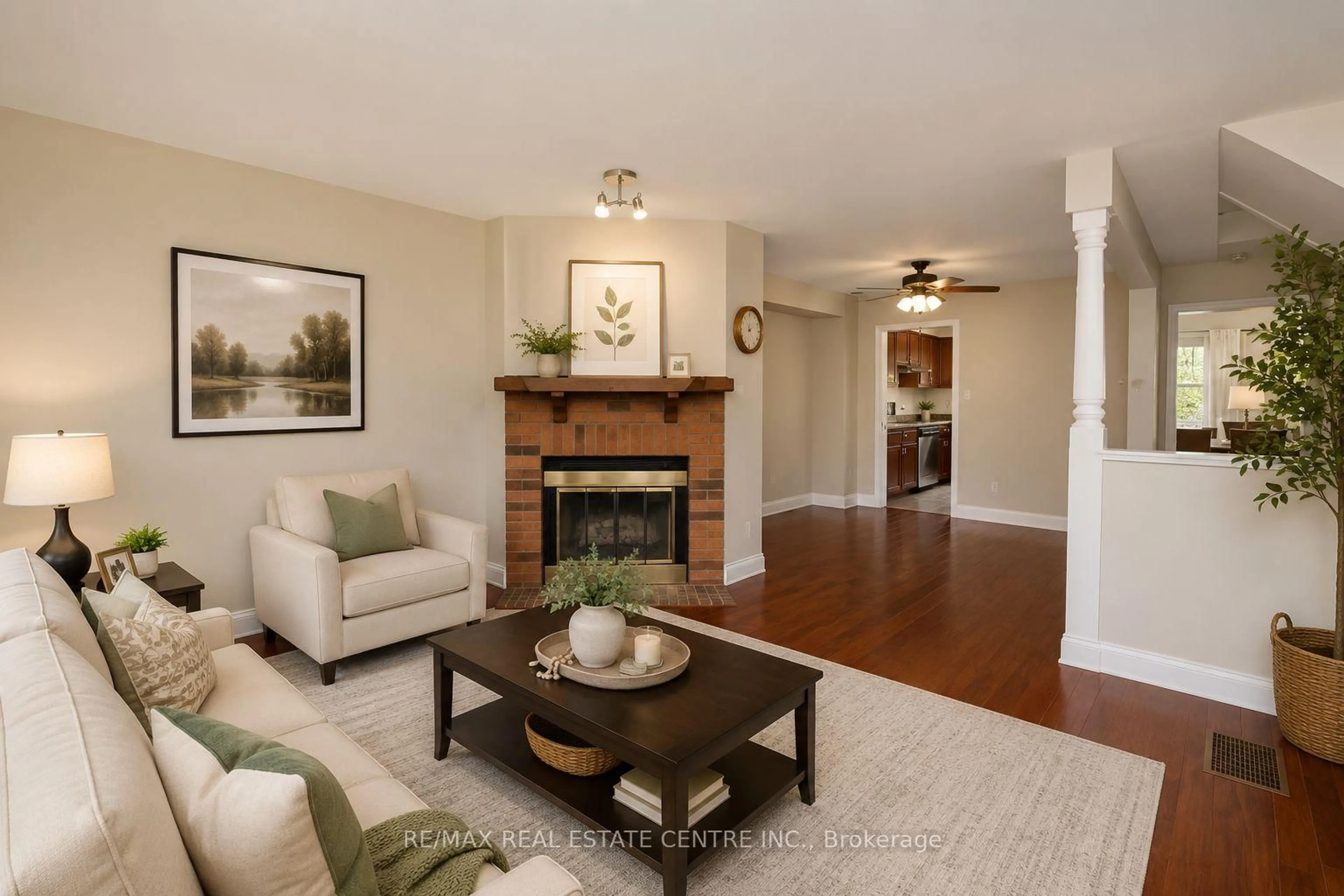 Living room with furniture, unknown for 4605 Donegal Dr #10, Mississauga Ontario L5M 4X7