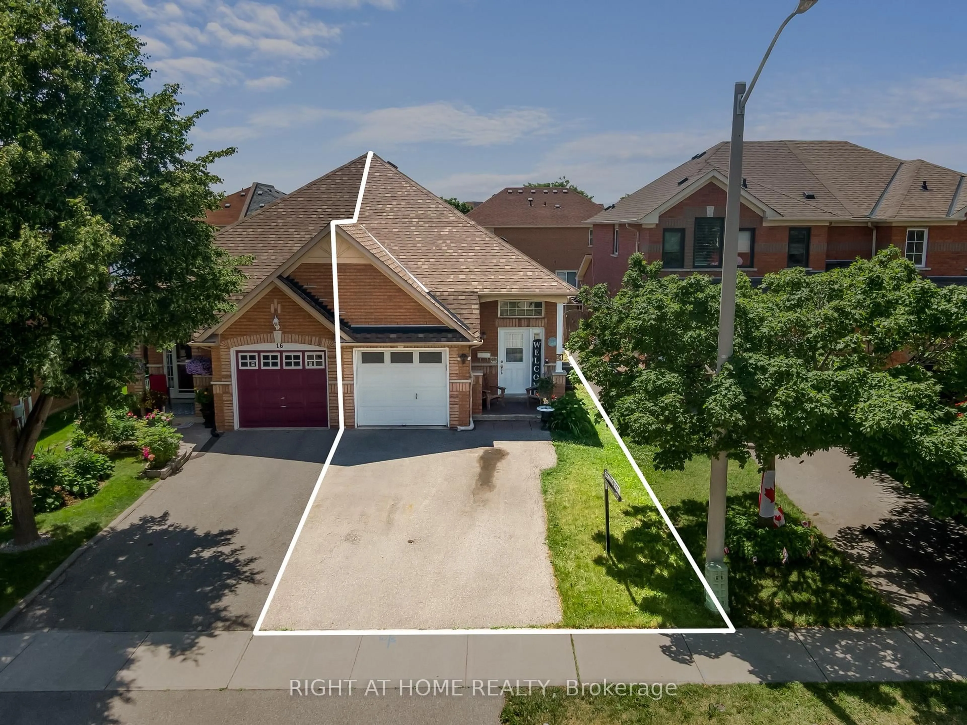 A pic from outside/outdoor area/front of a property/back of a property/a pic from drone, street for 14 Tinsmith St, Brampton Ontario L7A 1N3