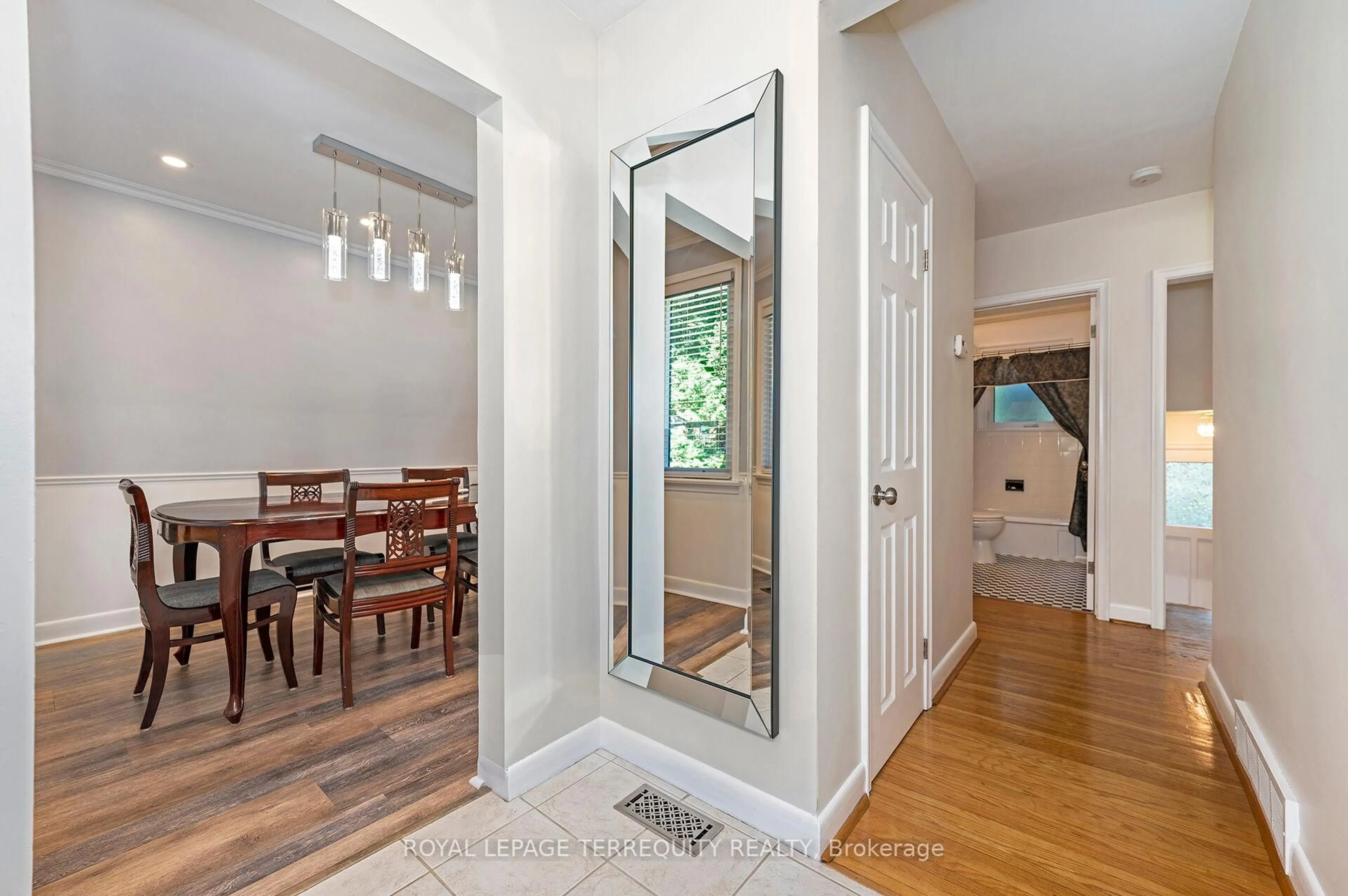 Indoor entryway for 35 Jodphur Ave, Toronto Ontario M9M 2J3