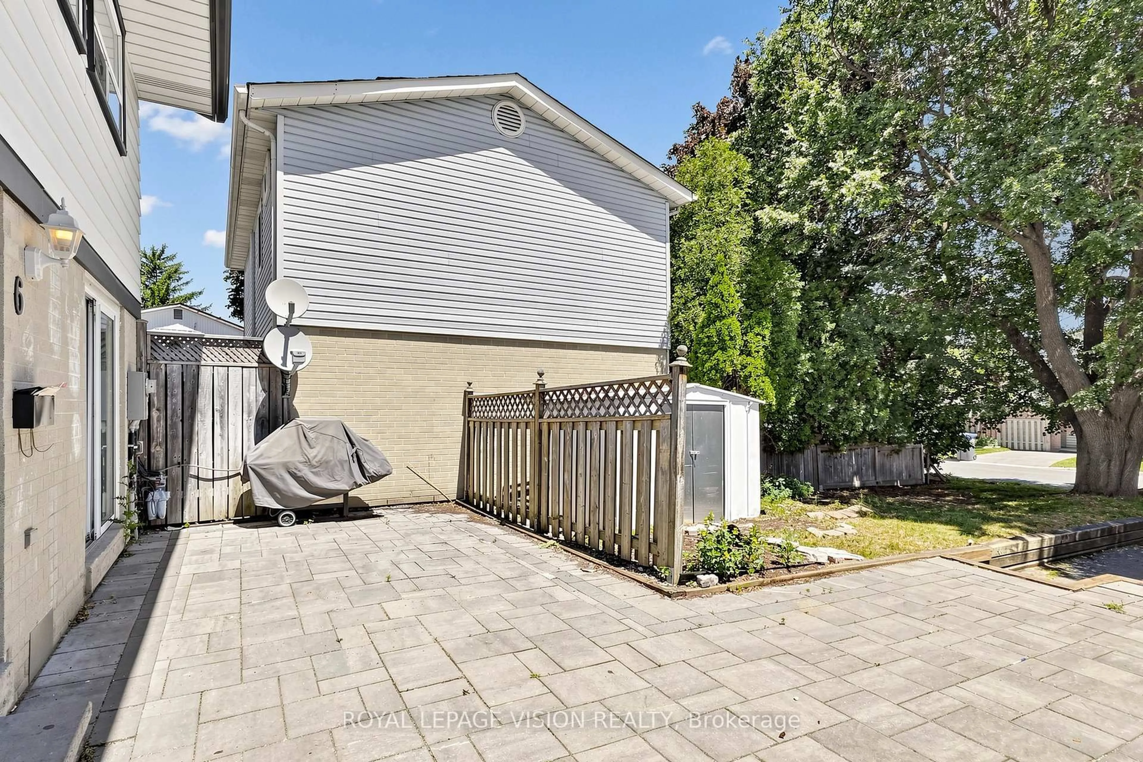 Patio, street for 6 Hector Crt, Brampton Ontario L6S 1P1