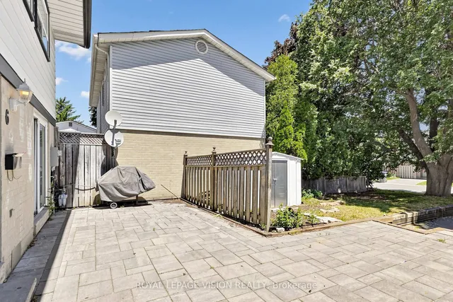 6 Hector Crt, Brampton 3