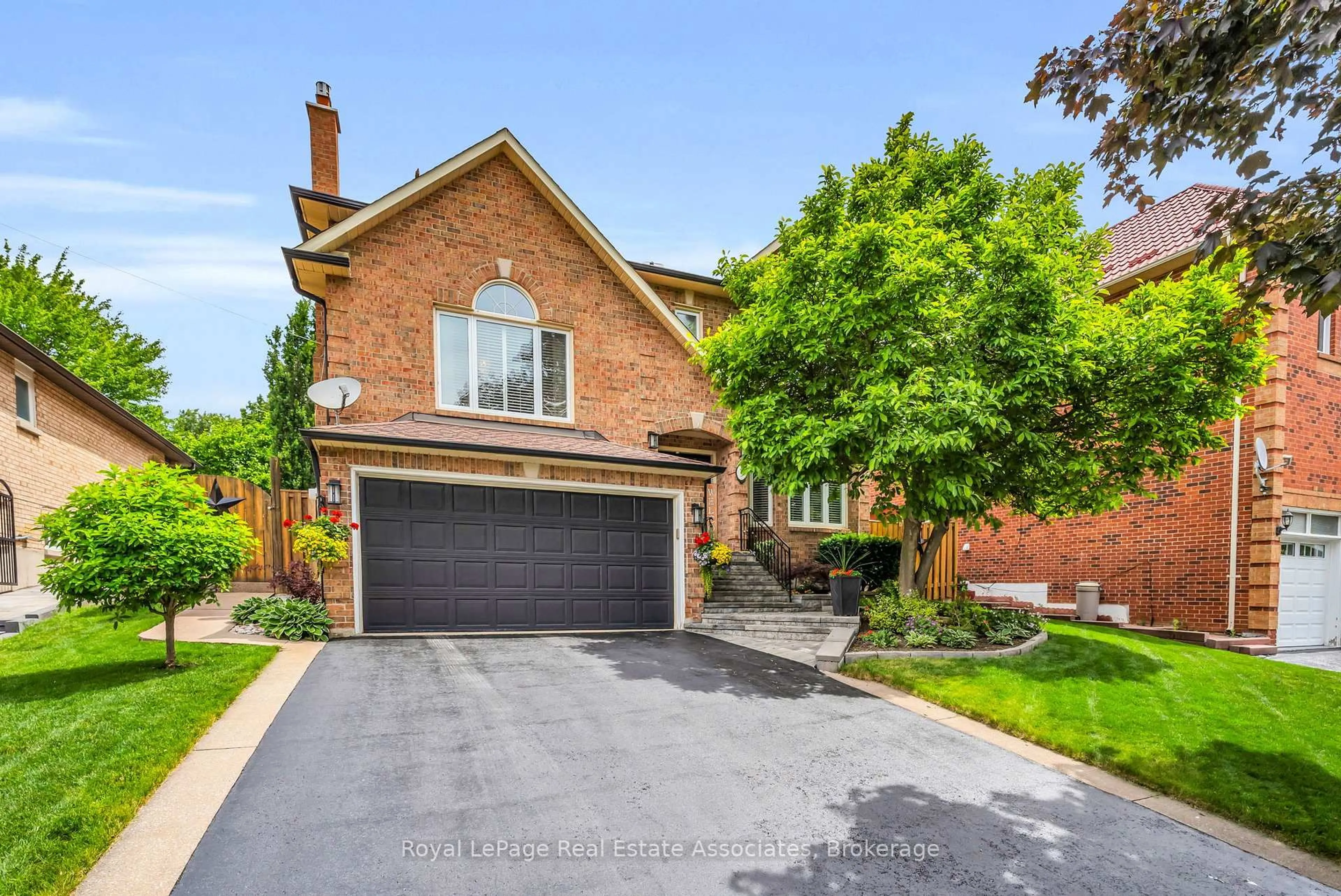 Home with brick exterior material, street for 3 Hacienda Crt, Brampton Ontario L6Z 3J2