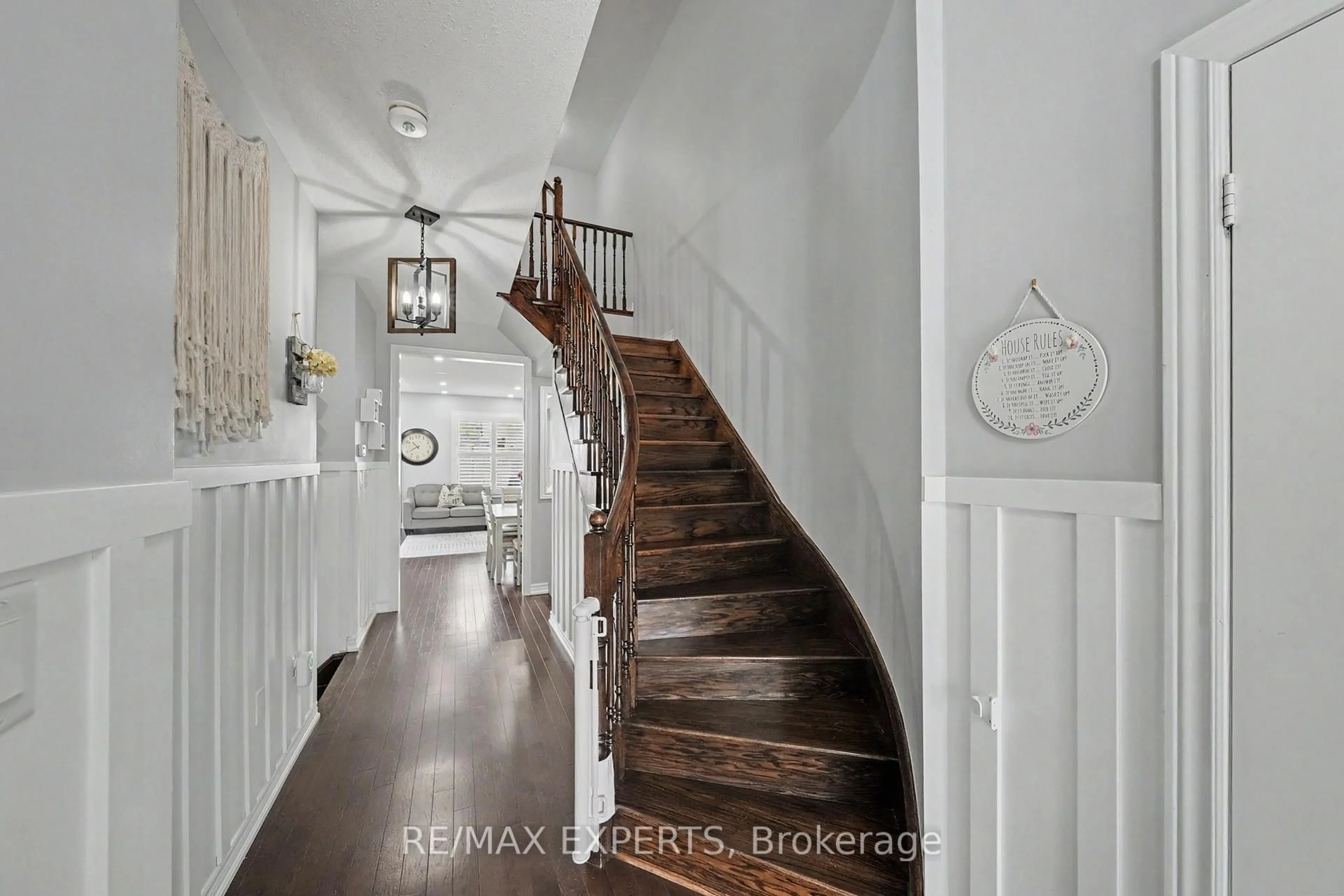 Stairs for 8 Morra Ave, Caledon Ontario L7E 4K5