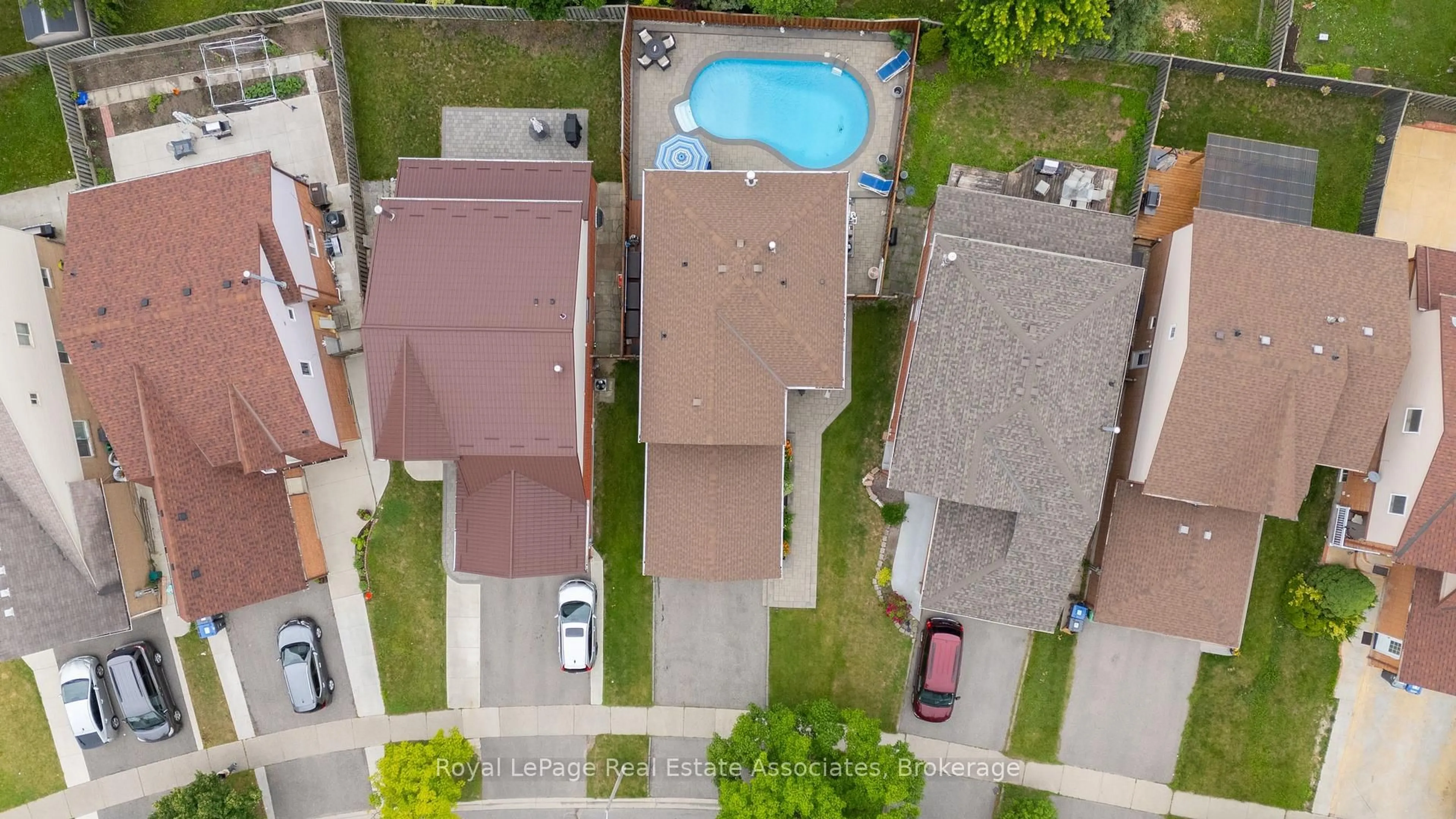A pic from outside/outdoor area/front of a property/back of a property/a pic from drone, street for 30 Hallen Rd, Brampton Ontario L6Y 2V6