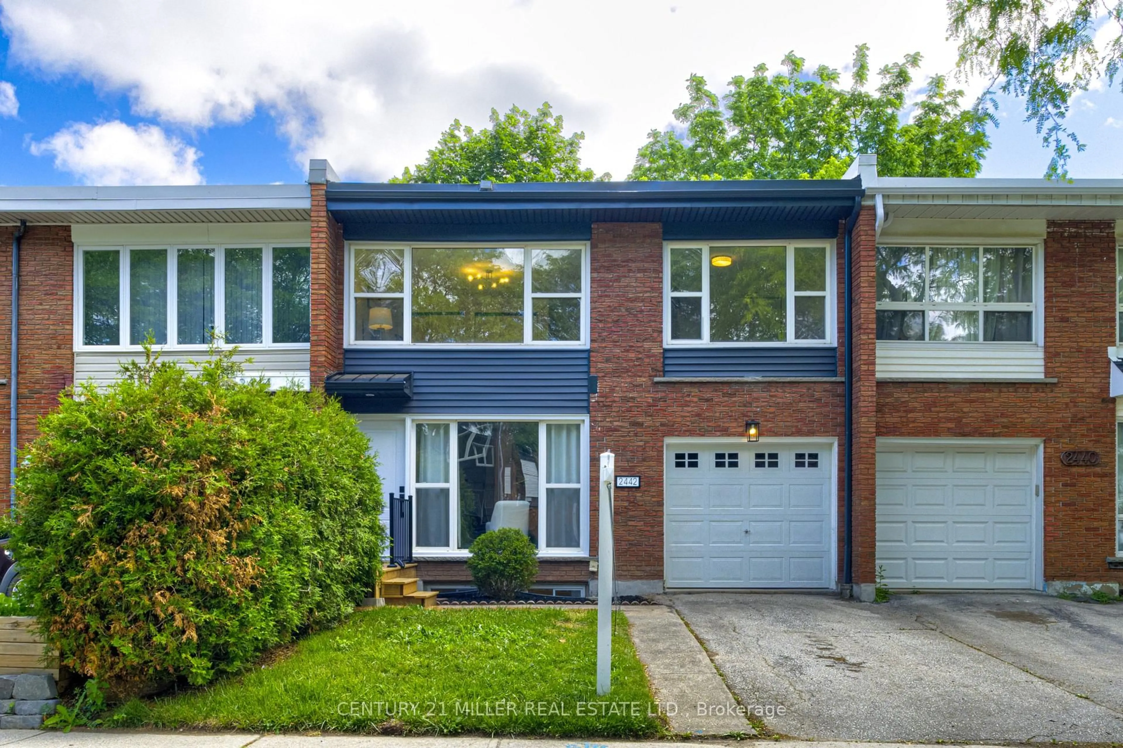 Home with brick exterior material, street for 2442 Maryvale Crt, Burlington Ontario L7P 2P2