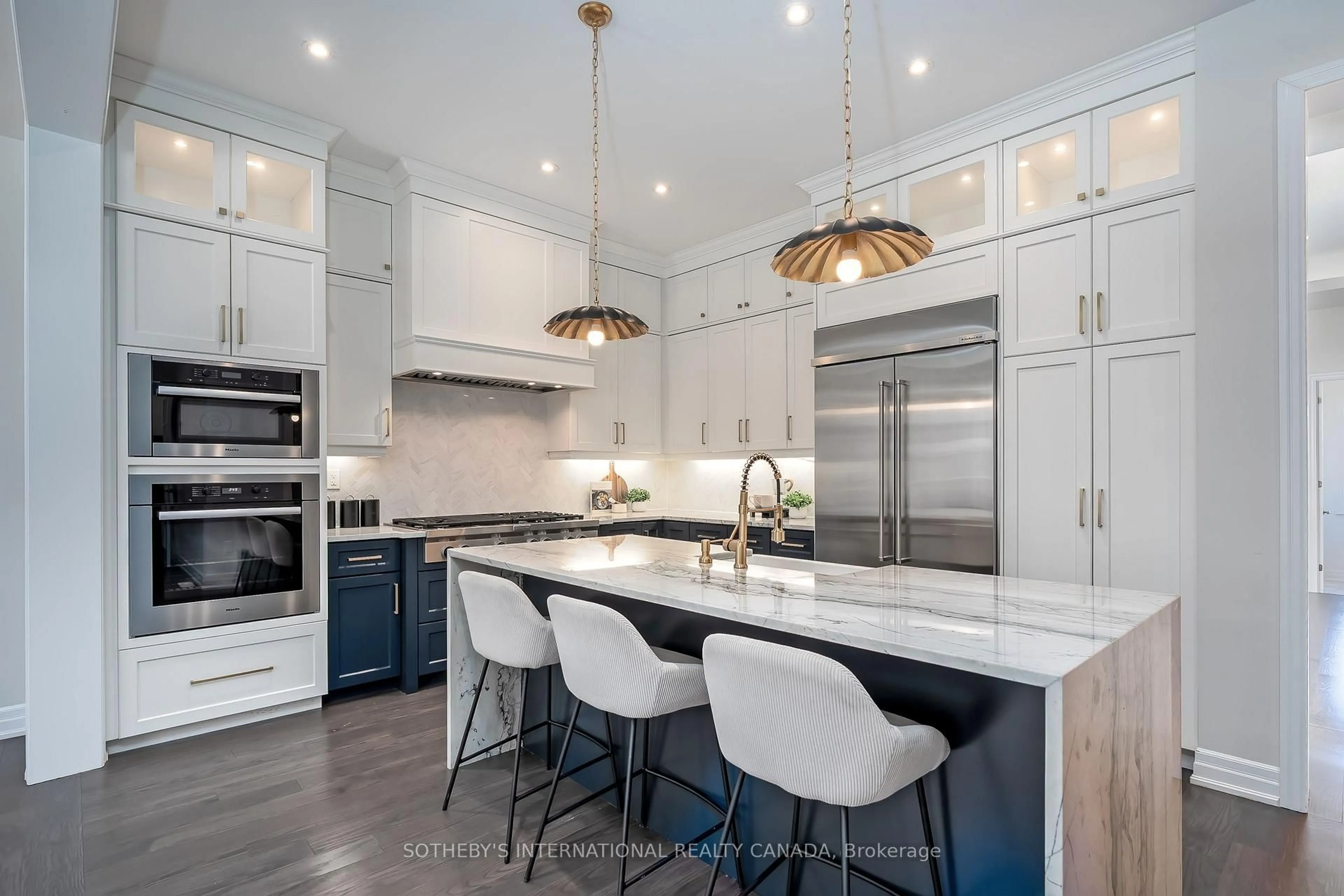 Contemporary kitchen, unknown for 202 North Park Blvd, Oakville Ontario L6M 0Z9