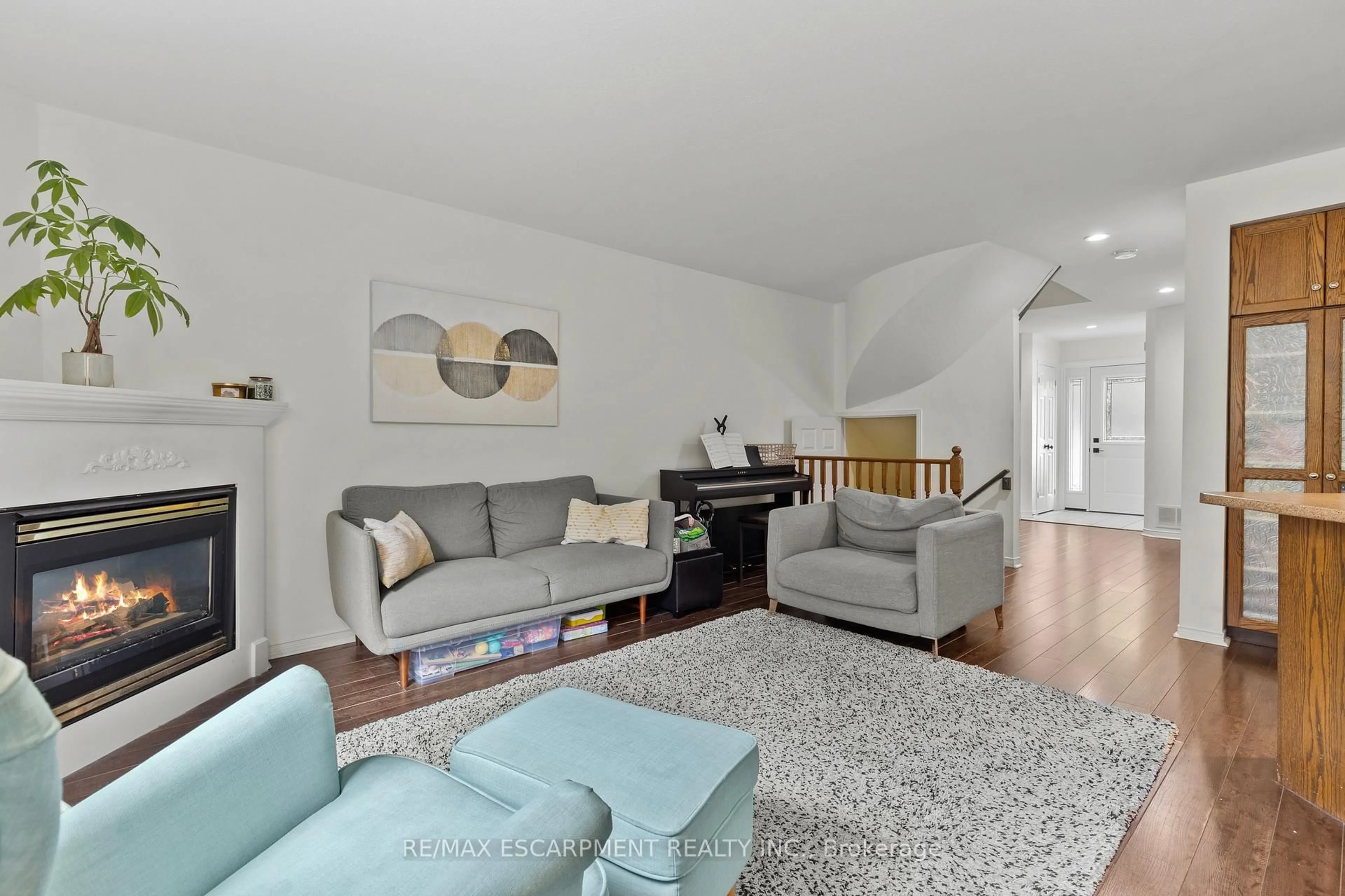 Living room with furniture, unknown for 2110 Headon Rd #9, Burlington Ontario L7M 4S2