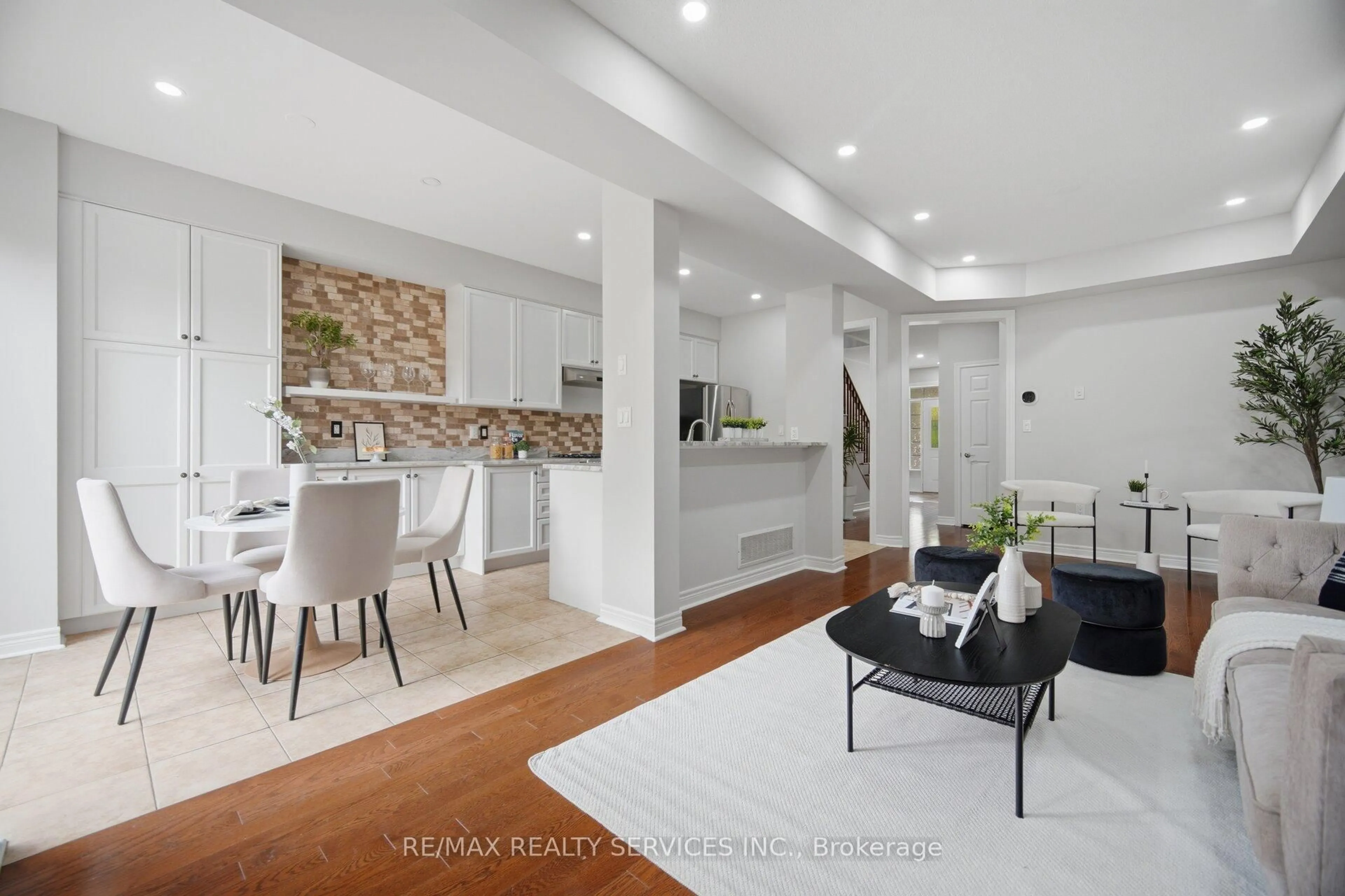 Open concept kitchen, ceramic/tile floor for 21 Waterville Way, Caledon Ontario L7C 3P8